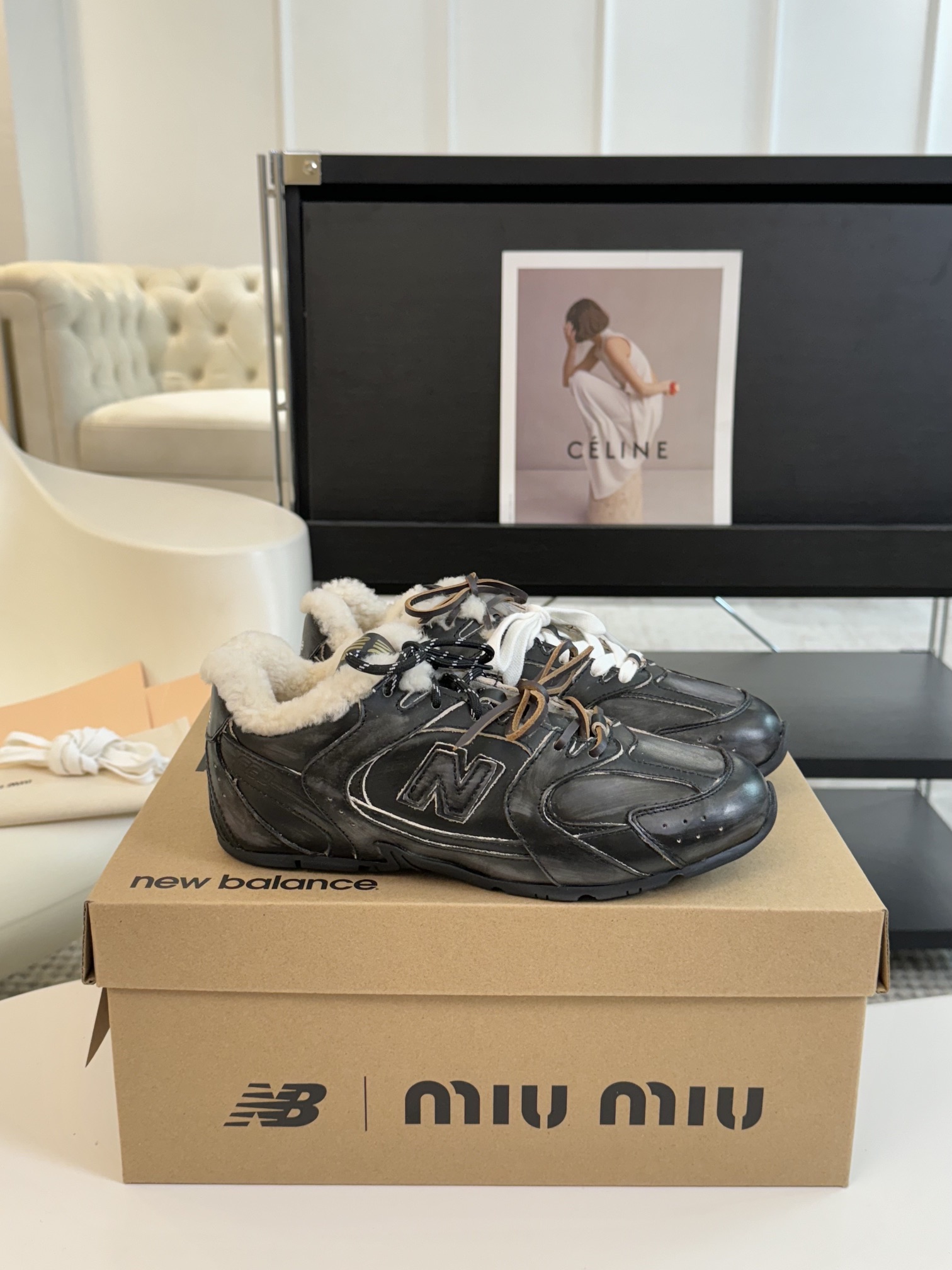 牛皮MiuMiu️NewBalance联名系列德训运动鞋出真毛里了各大品牌都热衷于跨界联名缪缪这次联名诚