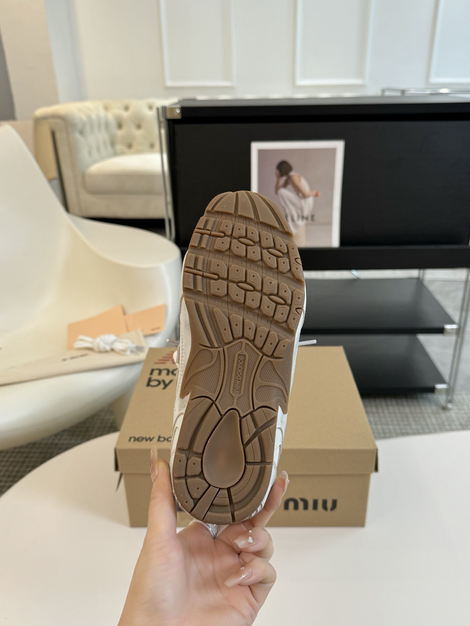 牛皮MiuMiu️NewBalance联名系列德训运动鞋出真毛里了各大品牌都热衷于跨界联名缪缪这次联名诚