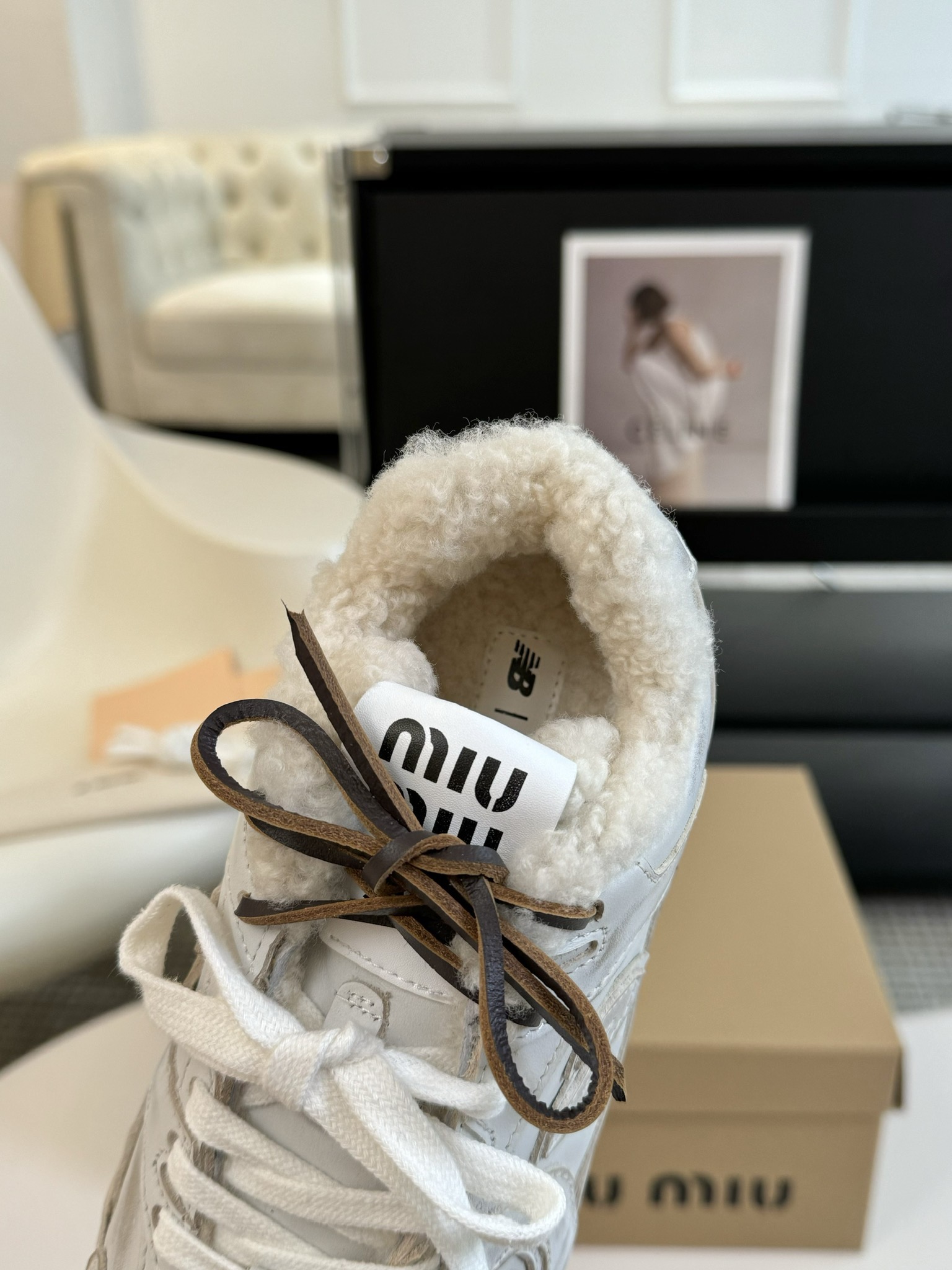 牛皮MiuMiu️NewBalance联名系列德训运动鞋出真毛里了各大品牌都热衷于跨界联名缪缪这次联名诚