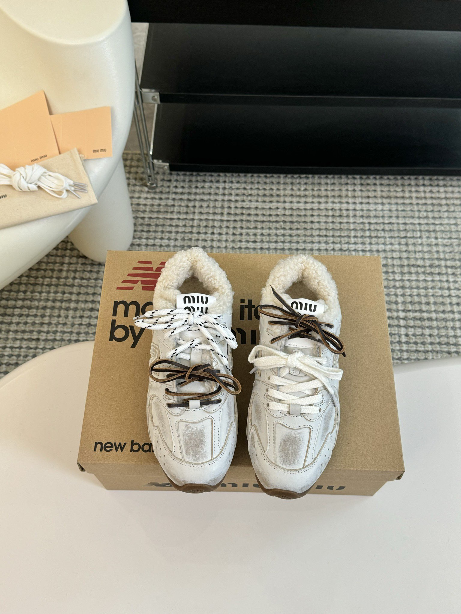 牛皮MiuMiu️NewBalance联名系列德训运动鞋出真毛里了各大品牌都热衷于跨界联名缪缪这次联名诚