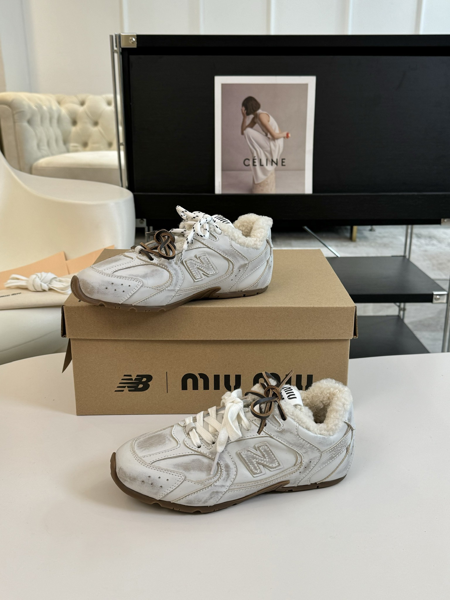 牛皮MiuMiu️NewBalance联名系列德训运动鞋出真毛里了各大品牌都热衷于跨界联名缪缪这次联名诚