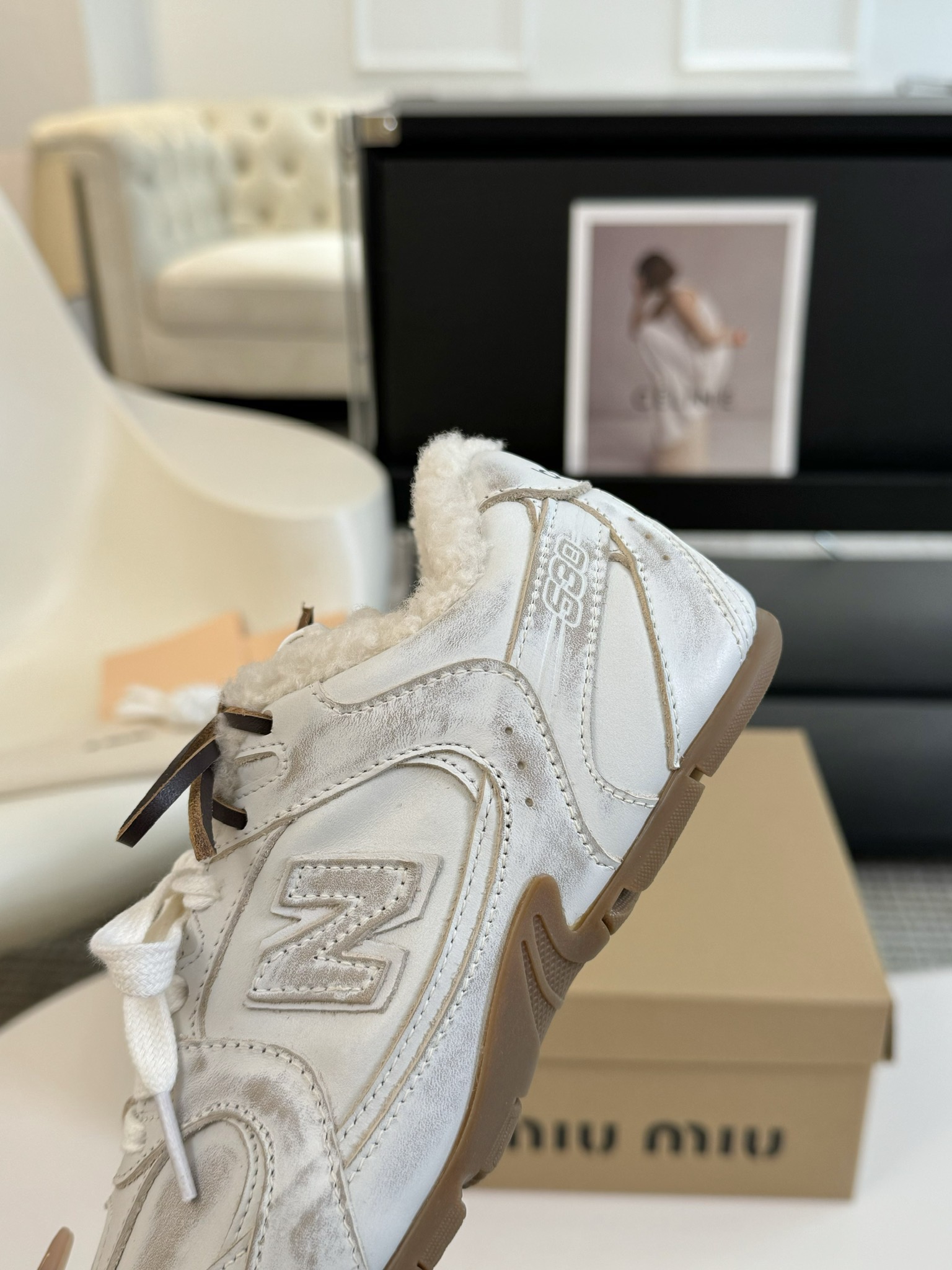 牛皮MiuMiu️NewBalance联名系列德训运动鞋出真毛里了各大品牌都热衷于跨界联名缪缪这次联名诚