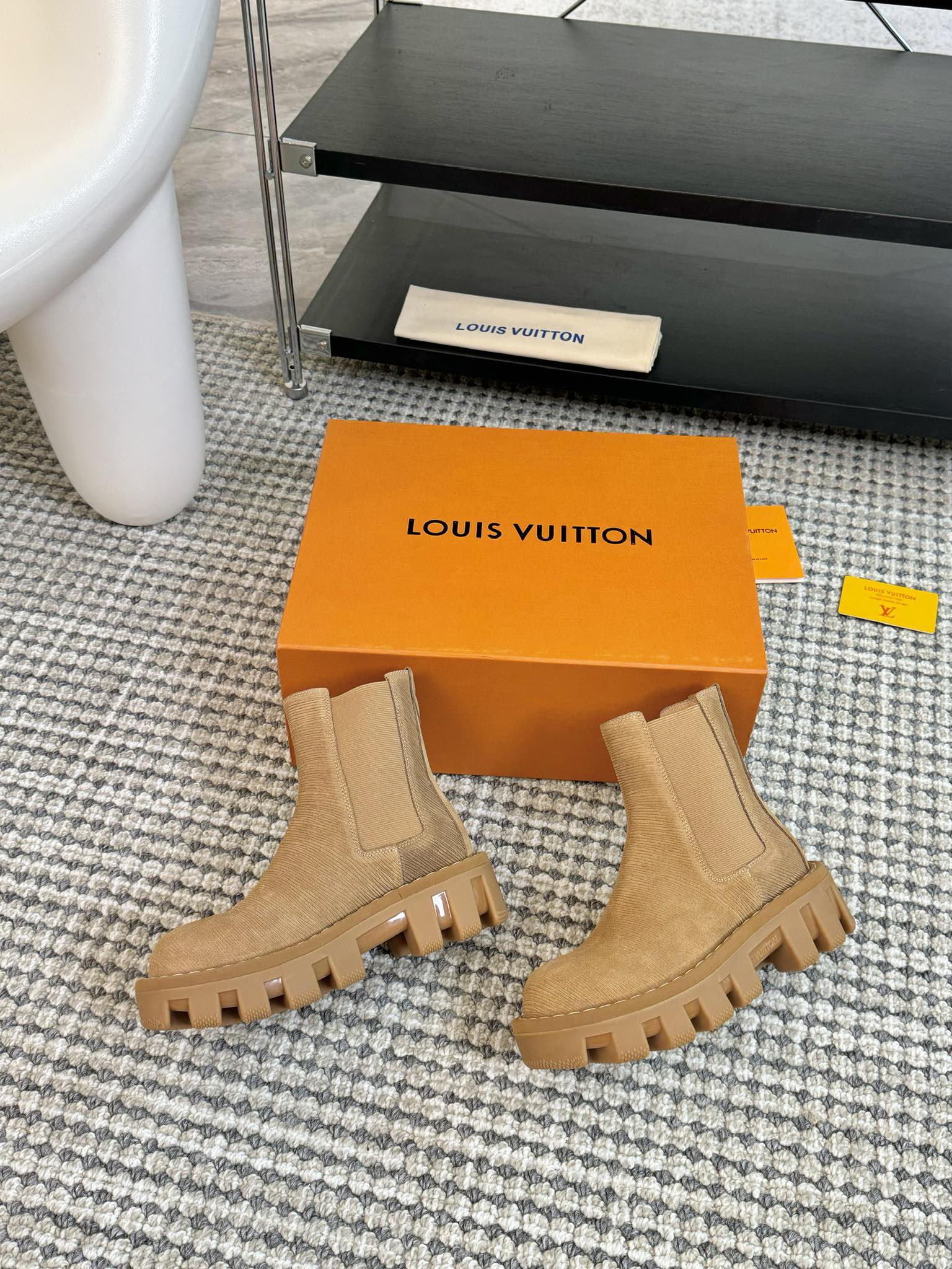 LouisVuitton24春夏LV路易威登秋冬新款复古厚底鞋系列乐福鞋可爱十足非常减龄完全不害怕显腿短