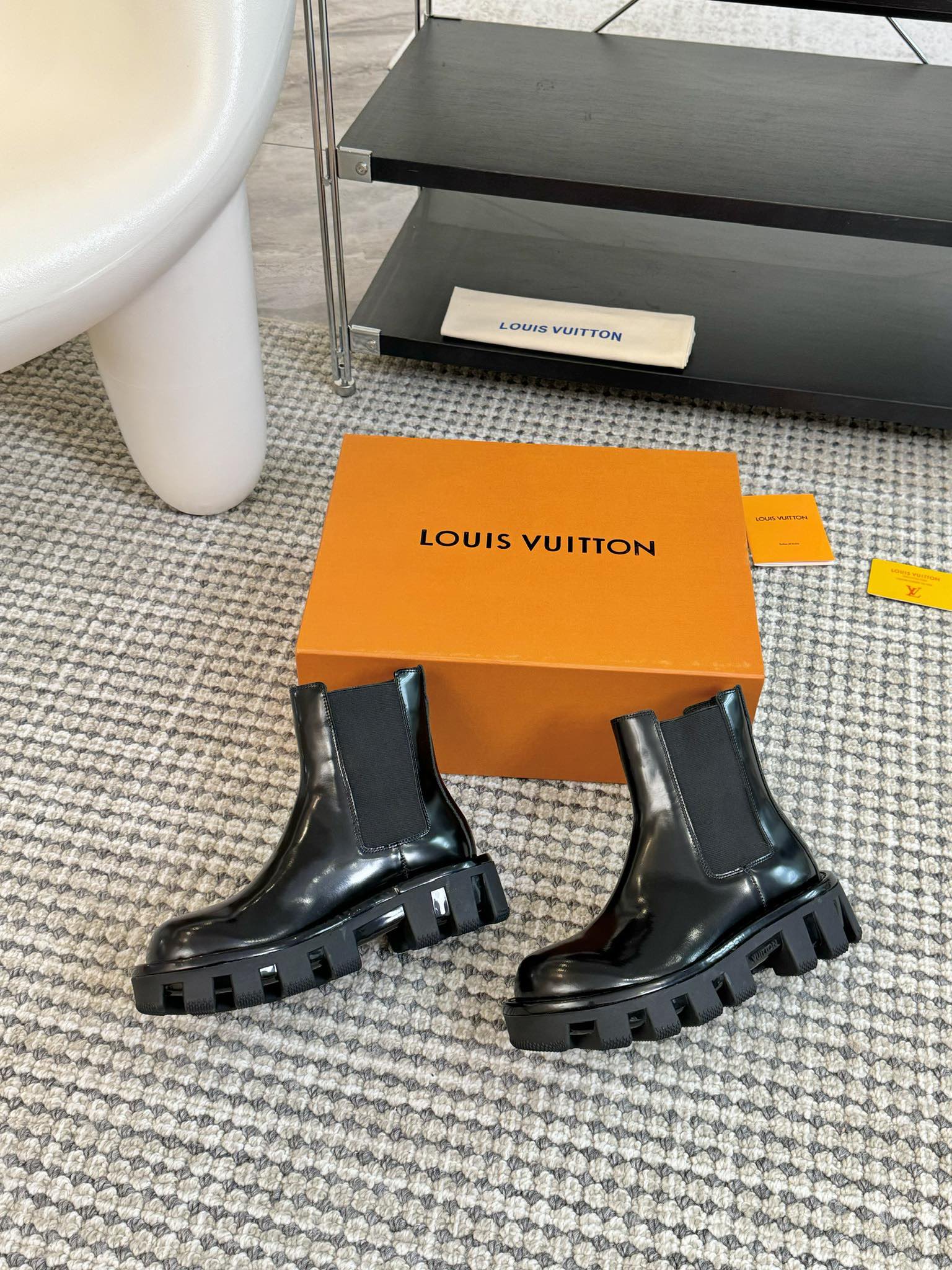 LouisVuitton24春夏LV路易威登秋冬新款复古厚底鞋系列乐福鞋可爱十足非常减龄完全不害怕显腿短