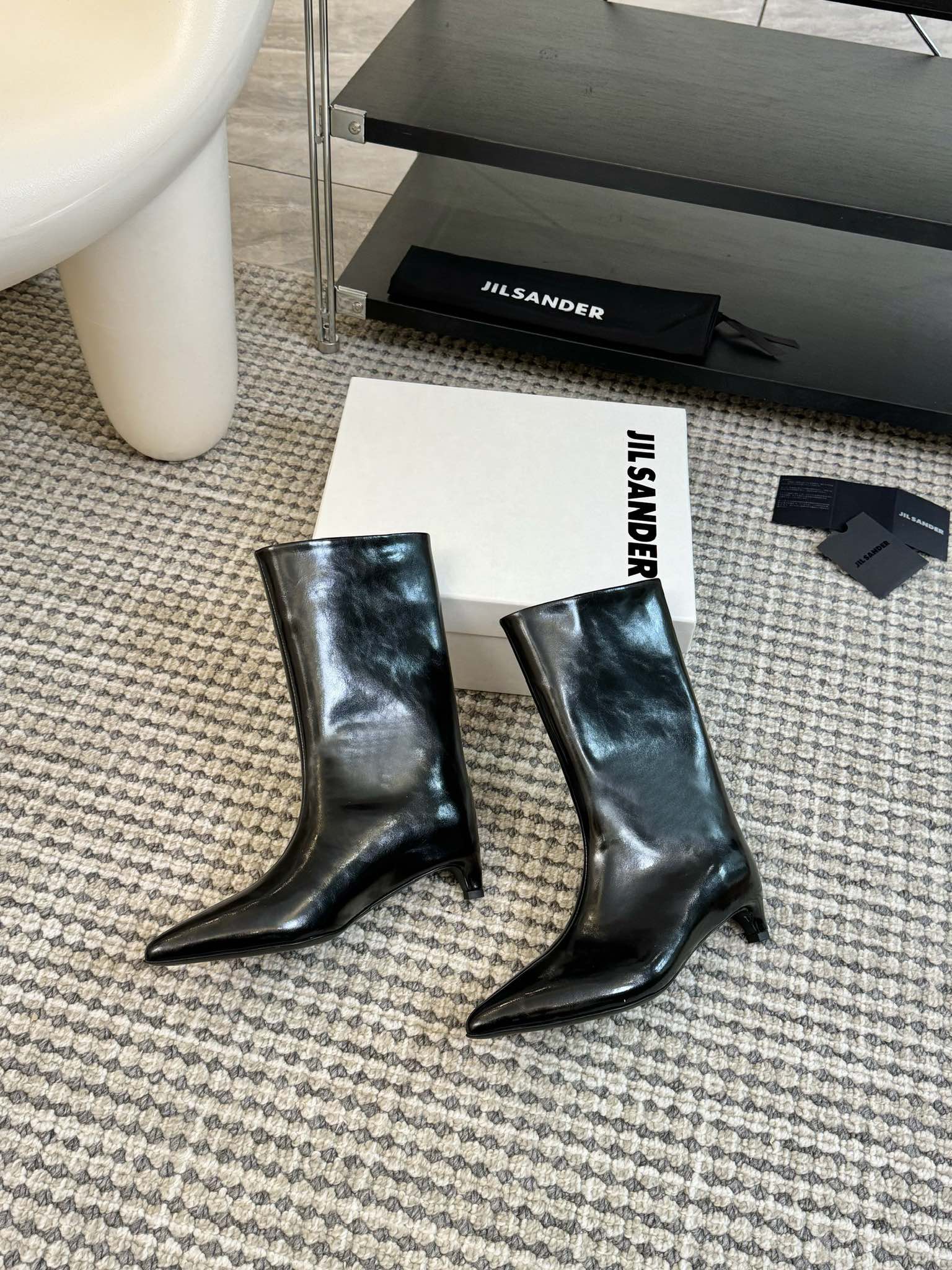 Jilsander24ss秋冬尖头低跟直筒靴极简主义柔软舒适矮跟鞋时髦精绝对不能错过的必入款没有任何繁杂