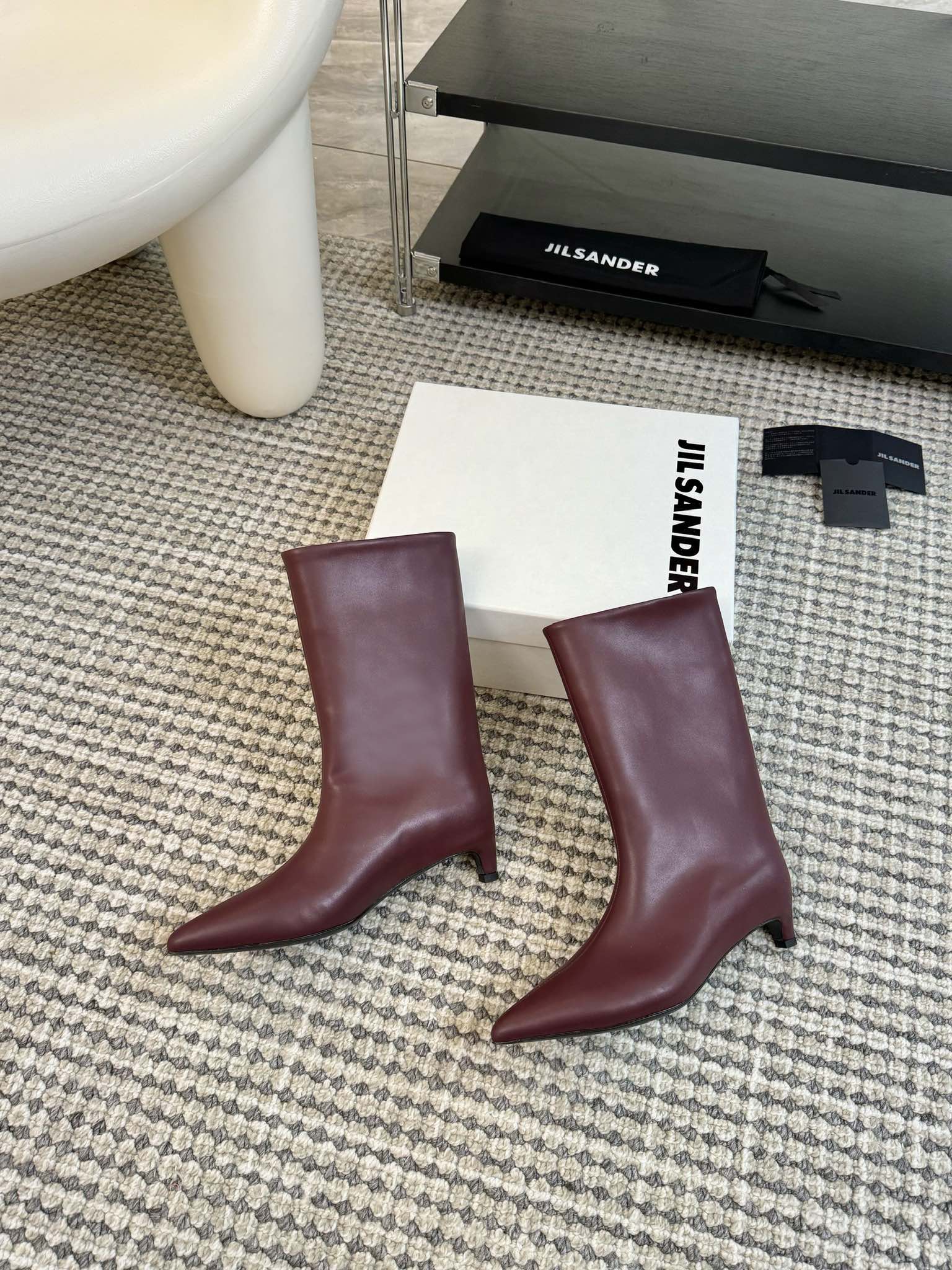 Jilsander24ss秋冬尖头低跟直筒靴极简主义柔软舒适矮跟鞋时髦精绝对不能错过的必入款没有任何繁杂