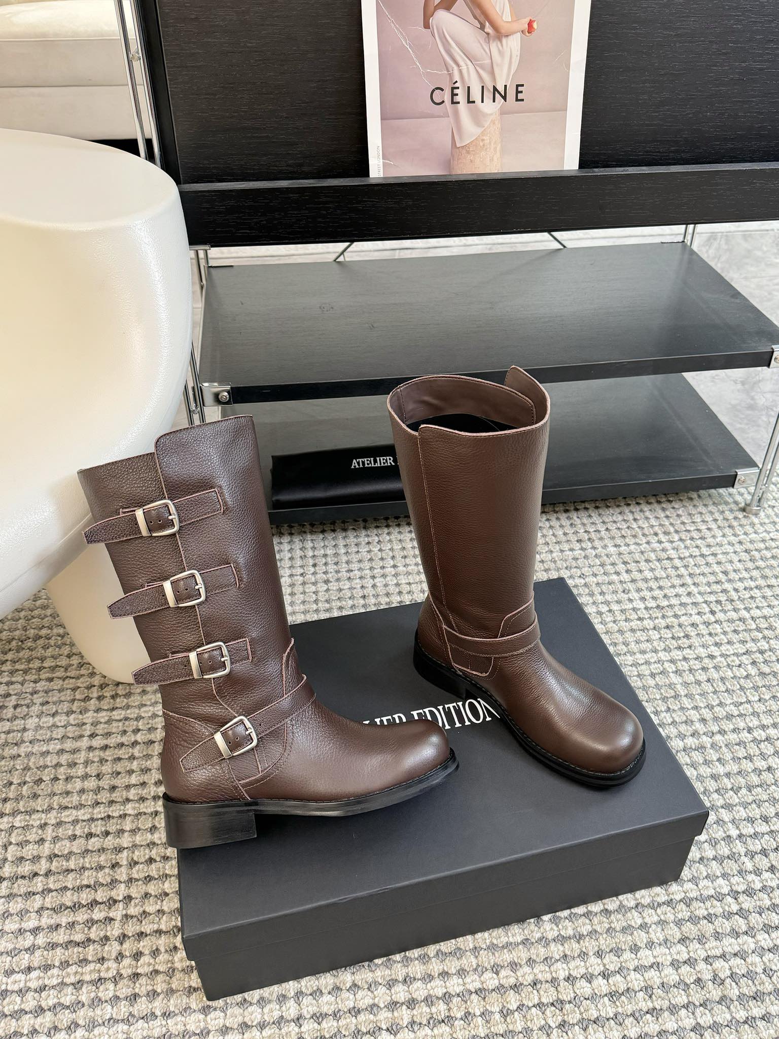 atelieredition24ss秋冬小众品牌新款中筒马丁靴又到了可以穿靴子的季节啦!使用较软的皮料可