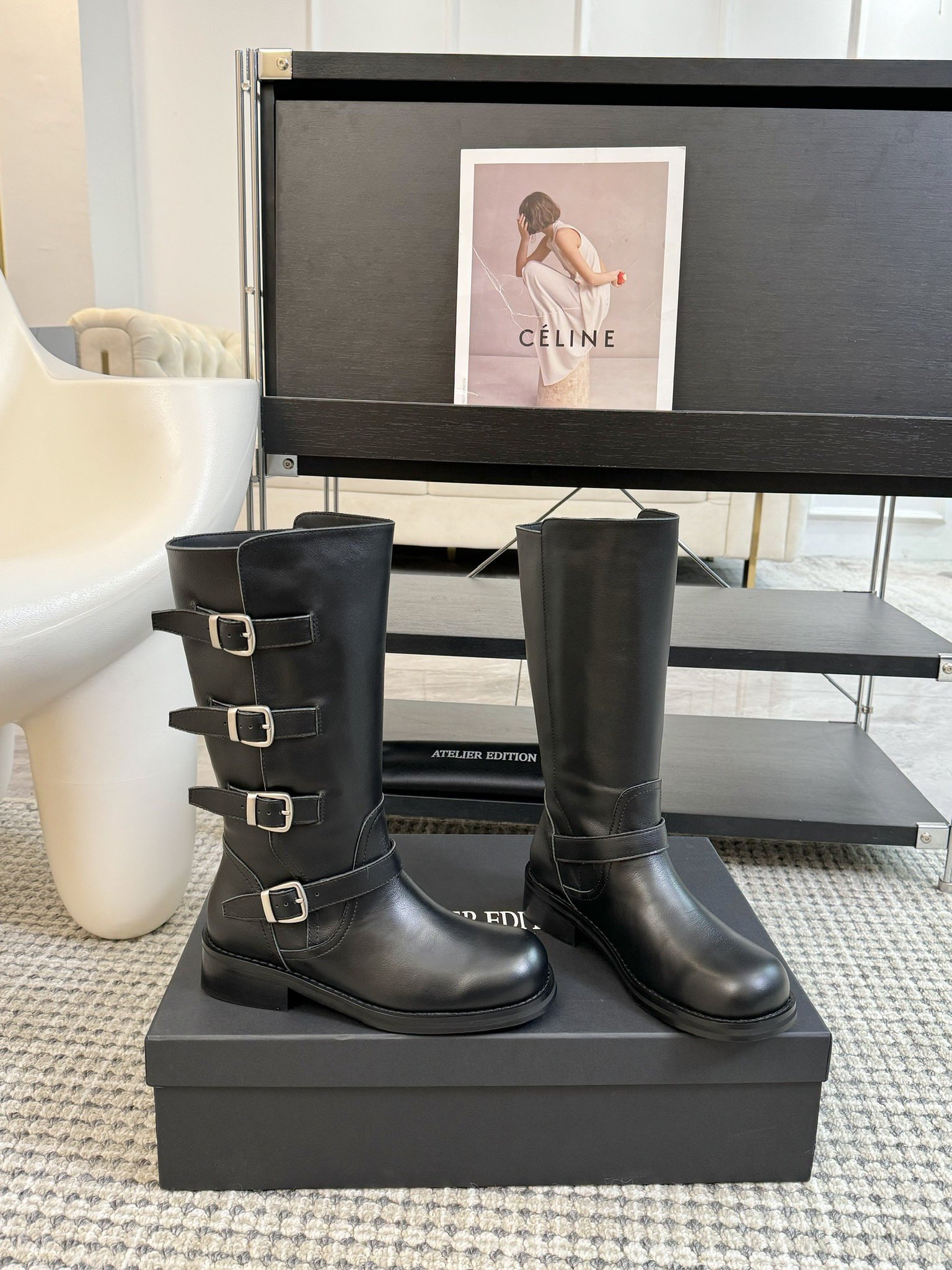 atelieredition24ss秋冬小众品牌新款中筒马丁靴又到了可以穿靴子的季节啦!使用较软的皮料可