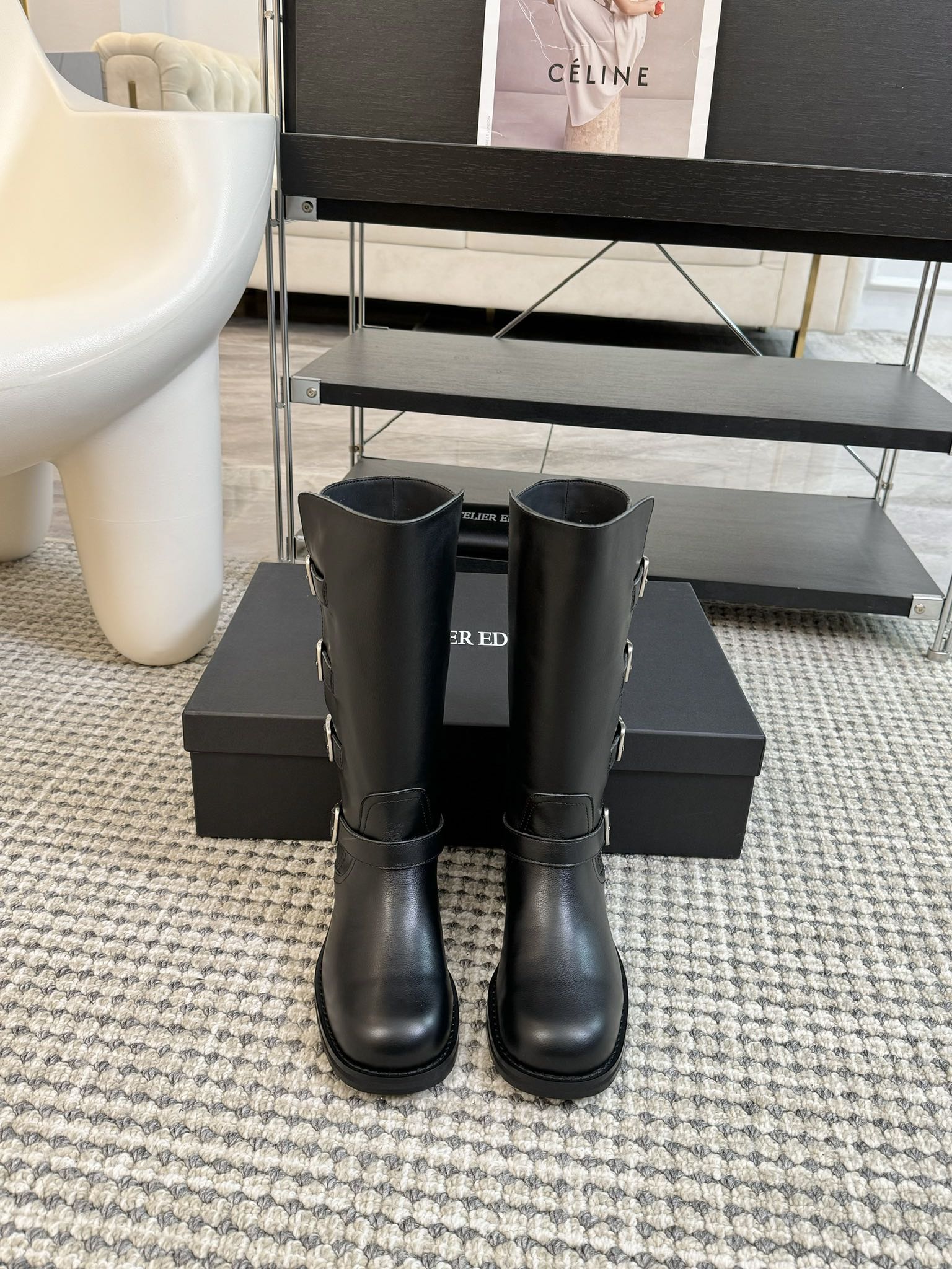 atelieredition24ss秋冬小众品牌新款中筒马丁靴又到了可以穿靴子的季节啦!使用较软的皮料可