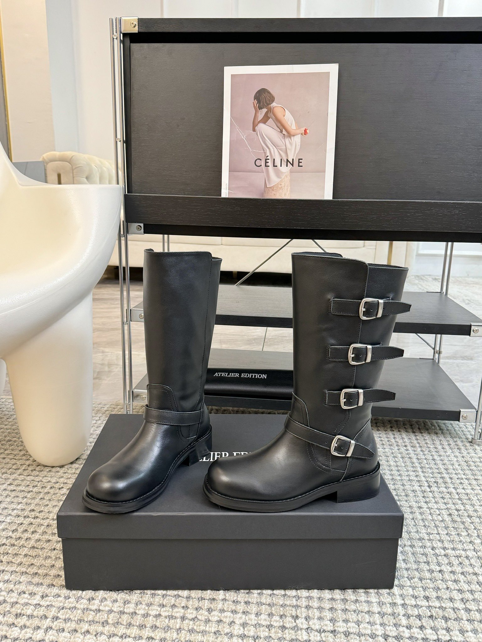 atelieredition24ss秋冬小众品牌新款中筒马丁靴又到了可以穿靴子的季节啦!使用较软的皮料可