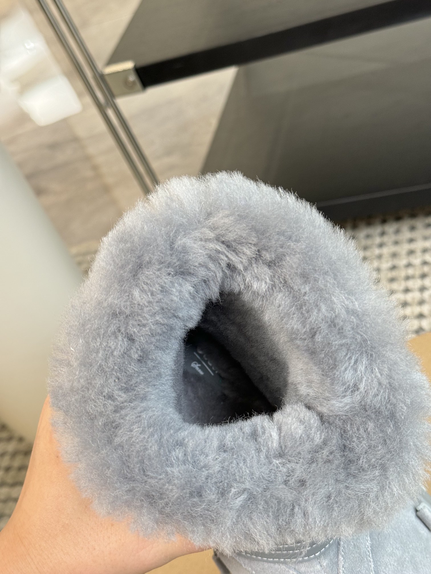 #秋冬新款雪地靴系列明星同款！刷爆小红书超级软糯糯延续经典大头设计圆弧形鞋头有足够的空间伸展贴合脚型采用