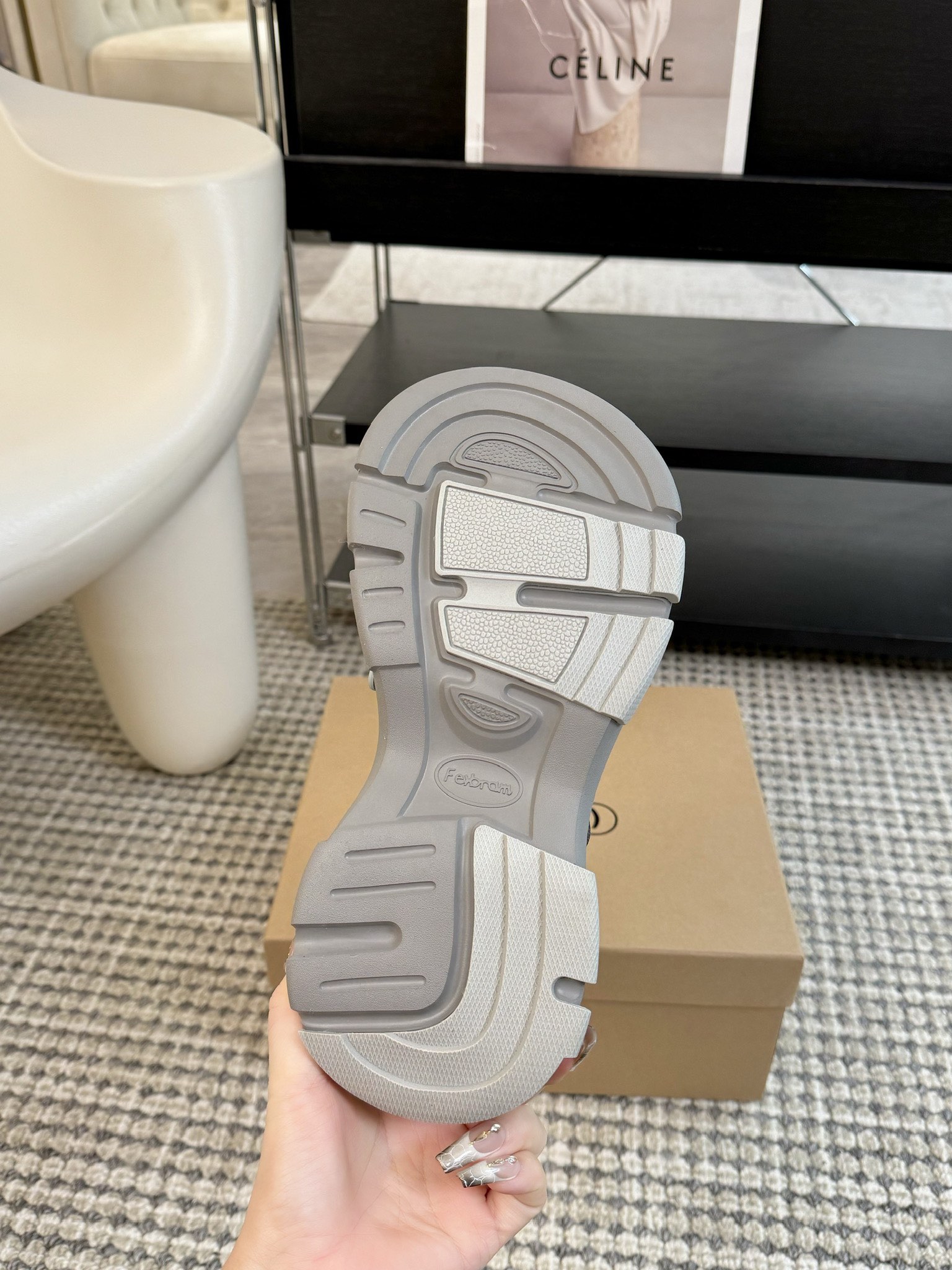 #秋冬新款雪地靴系列明星同款！刷爆小红书超级软糯糯延续经典大头设计圆弧形鞋头有足够的空间伸展贴合脚型采用