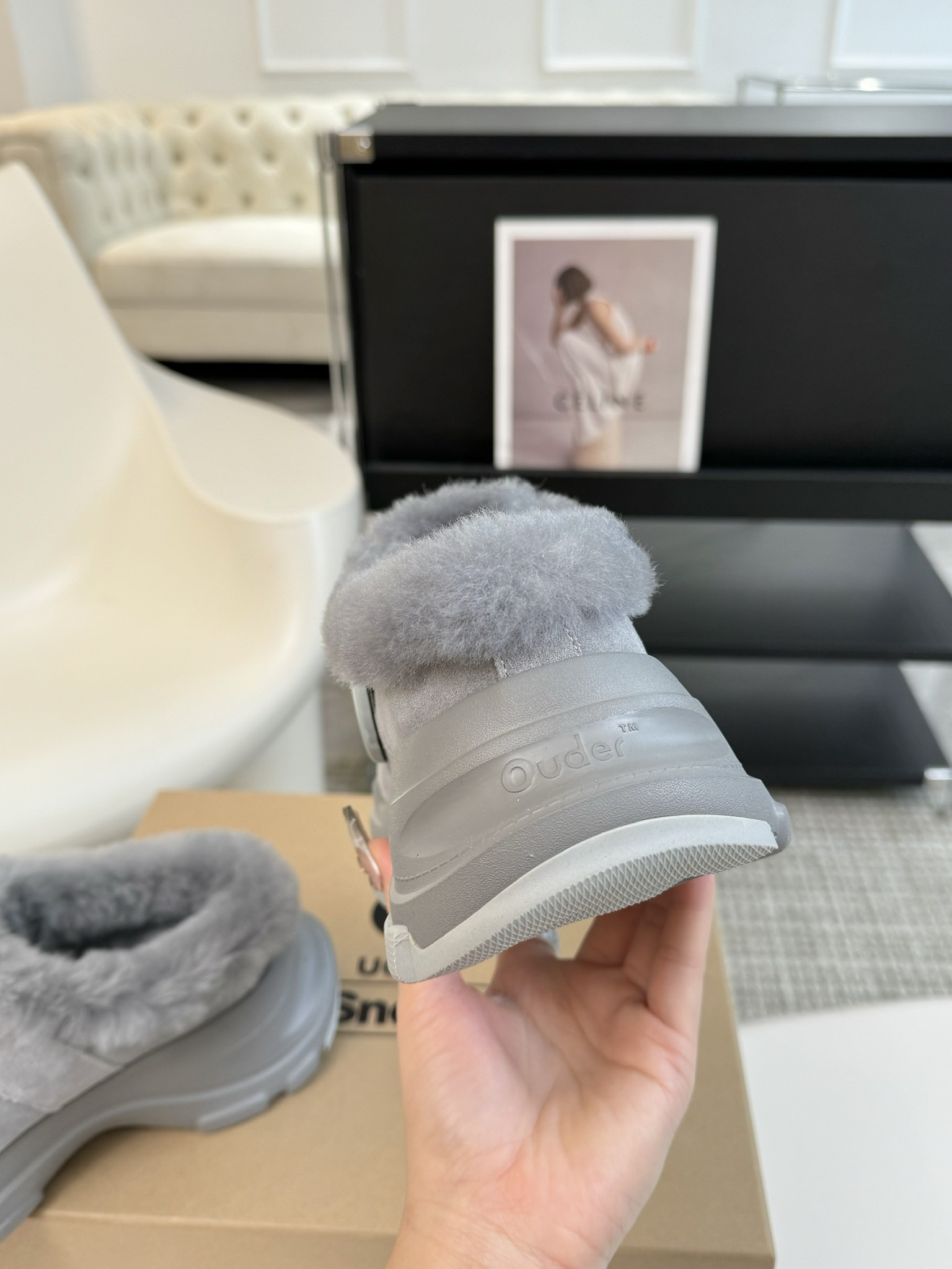 #秋冬新款雪地靴系列明星同款！刷爆小红书超级软糯糯延续经典大头设计圆弧形鞋头有足够的空间伸展贴合脚型采用