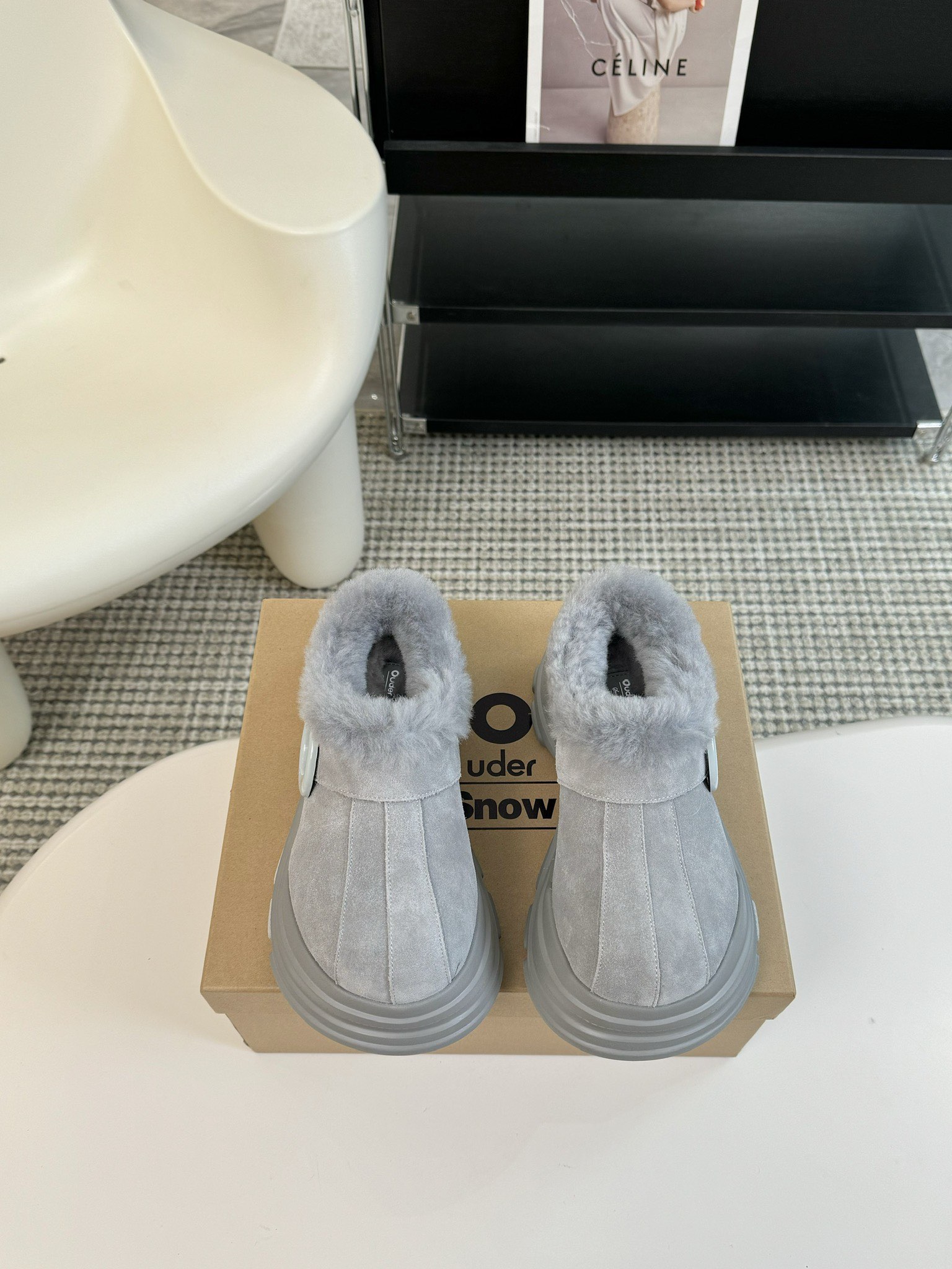 #秋冬新款雪地靴系列明星同款！刷爆小红书超级软糯糯延续经典大头设计圆弧形鞋头有足够的空间伸展贴合脚型采用