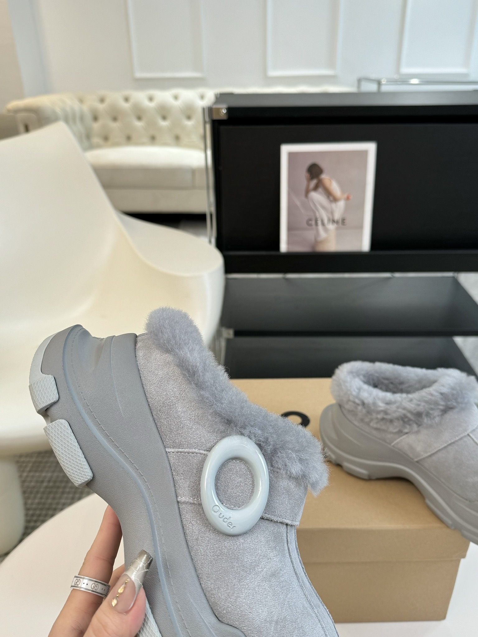 #秋冬新款雪地靴系列明星同款！刷爆小红书超级软糯糯延续经典大头设计圆弧形鞋头有足够的空间伸展贴合脚型采用