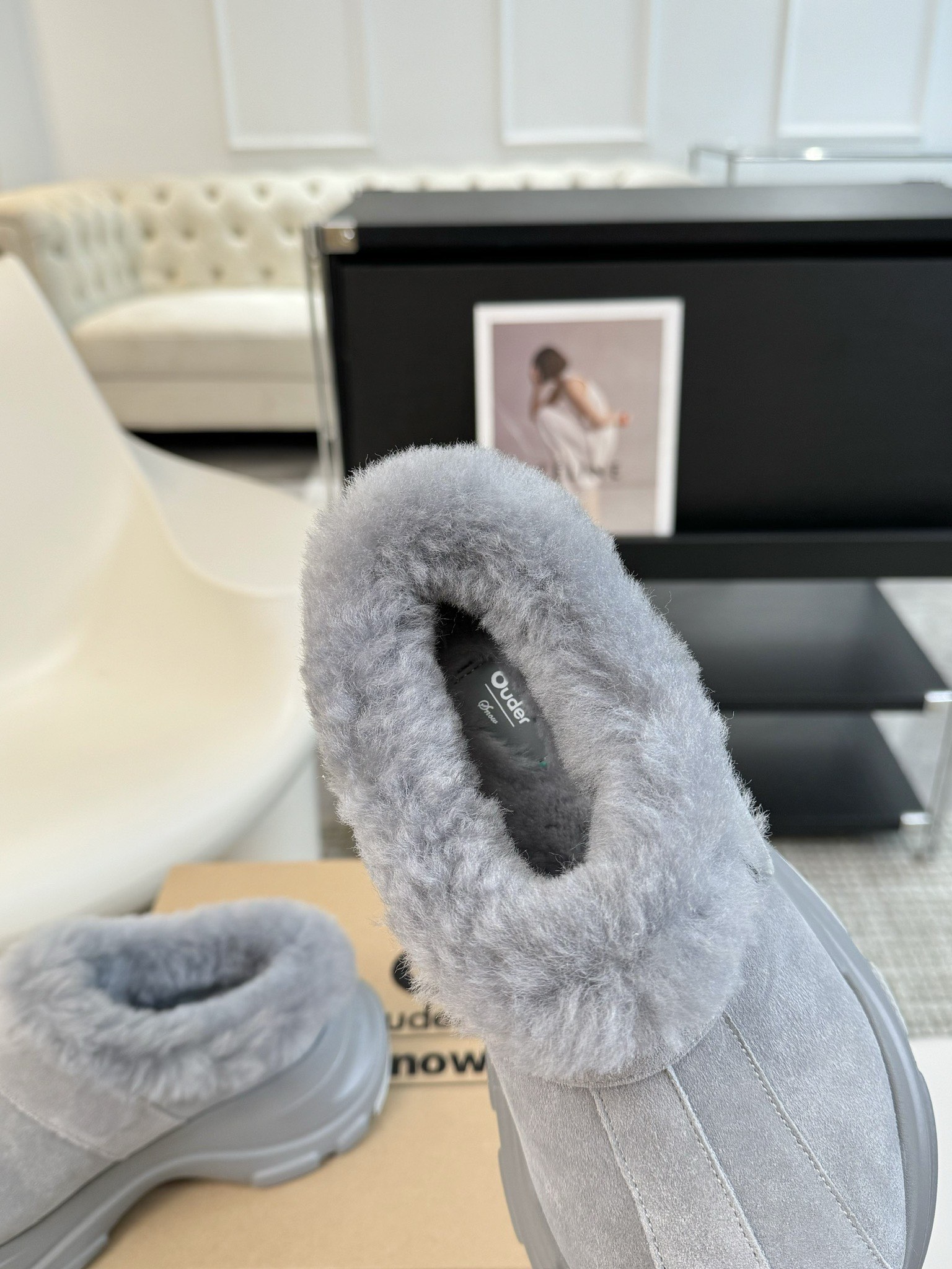 #秋冬新款雪地靴系列明星同款！刷爆小红书超级软糯糯延续经典大头设计圆弧形鞋头有足够的空间伸展贴合脚型采用