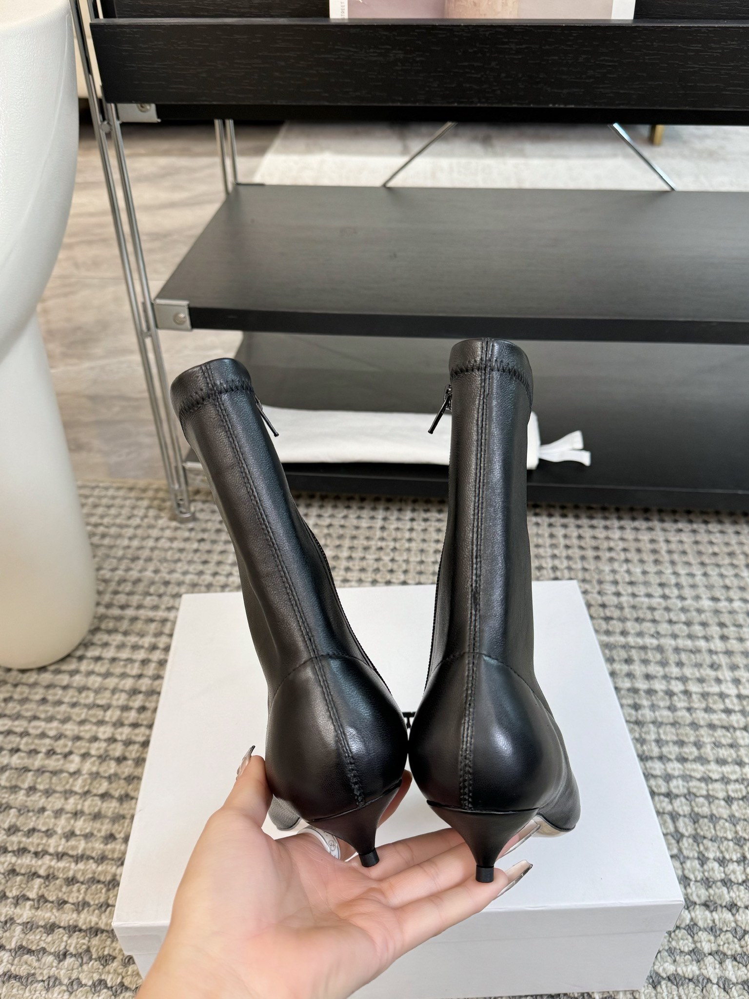 Totem*新品短靴尖头小短靴简约大气随意搭配都高级时髦️鞋面进口弹力羊皮大底进口真皮大底Size35-