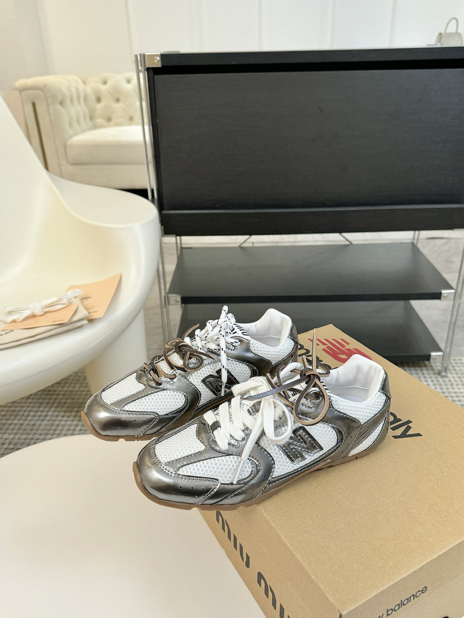 
MIU MIU✖️NEW BALANCE 530 缪缪 纽巴伦联名ss 25 春夏系列复古 运动鞋

