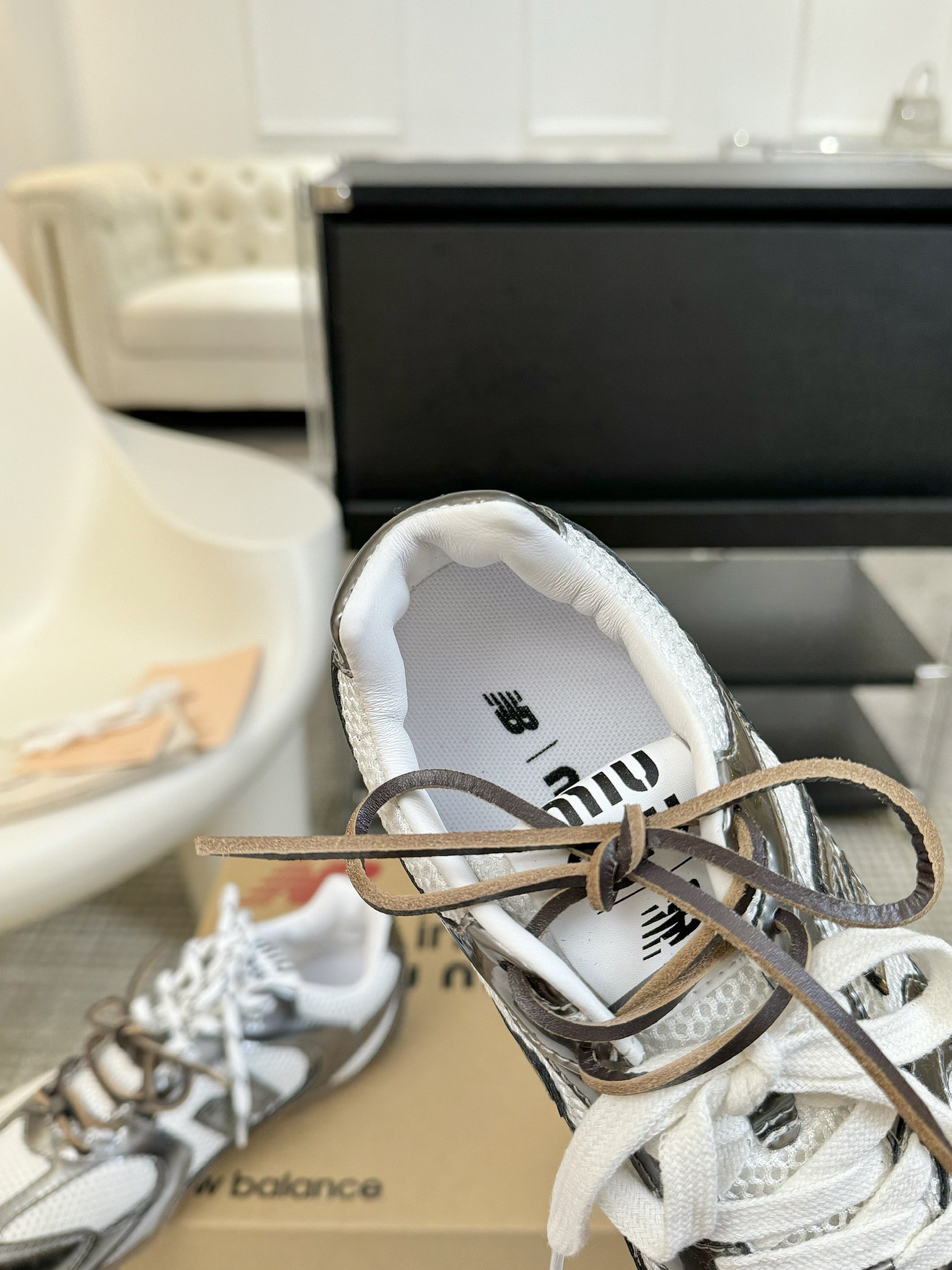 
MIU MIU✖️NEW BALANCE 530 缪缪 纽巴伦联名ss 25 春夏系列复古 运动鞋

