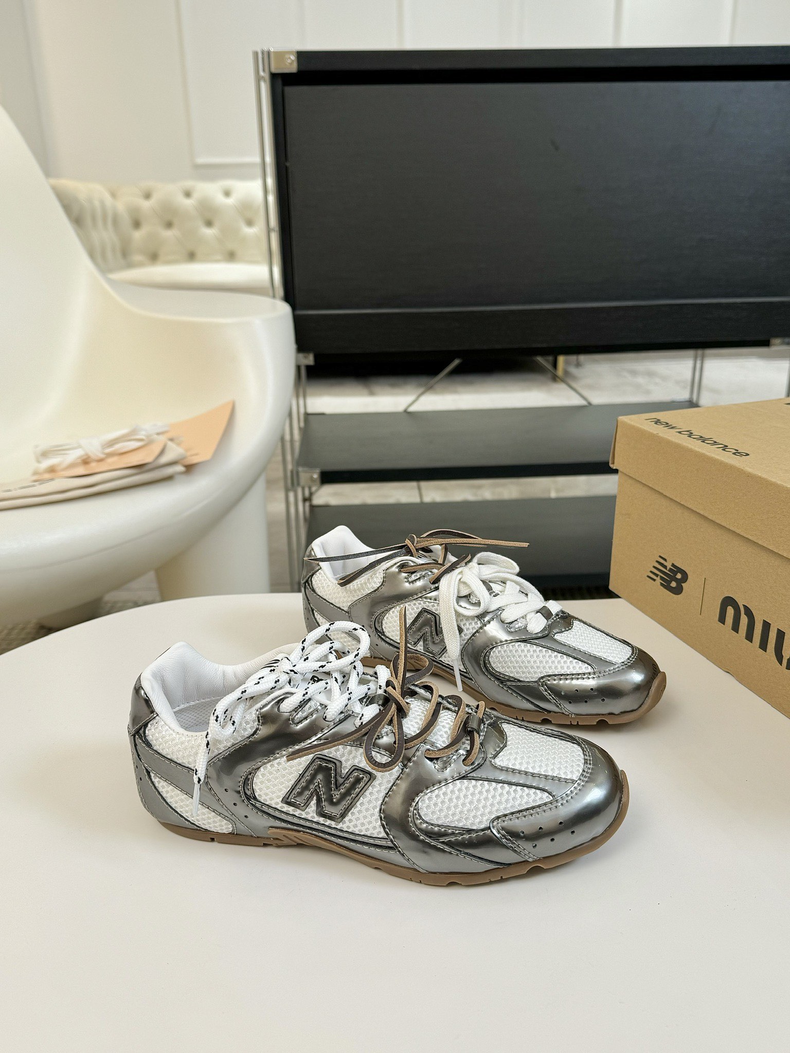 
MIU MIU✖️NEW BALANCE 530 缪缪 纽巴伦联名ss 25 春夏系列复古 运动鞋

