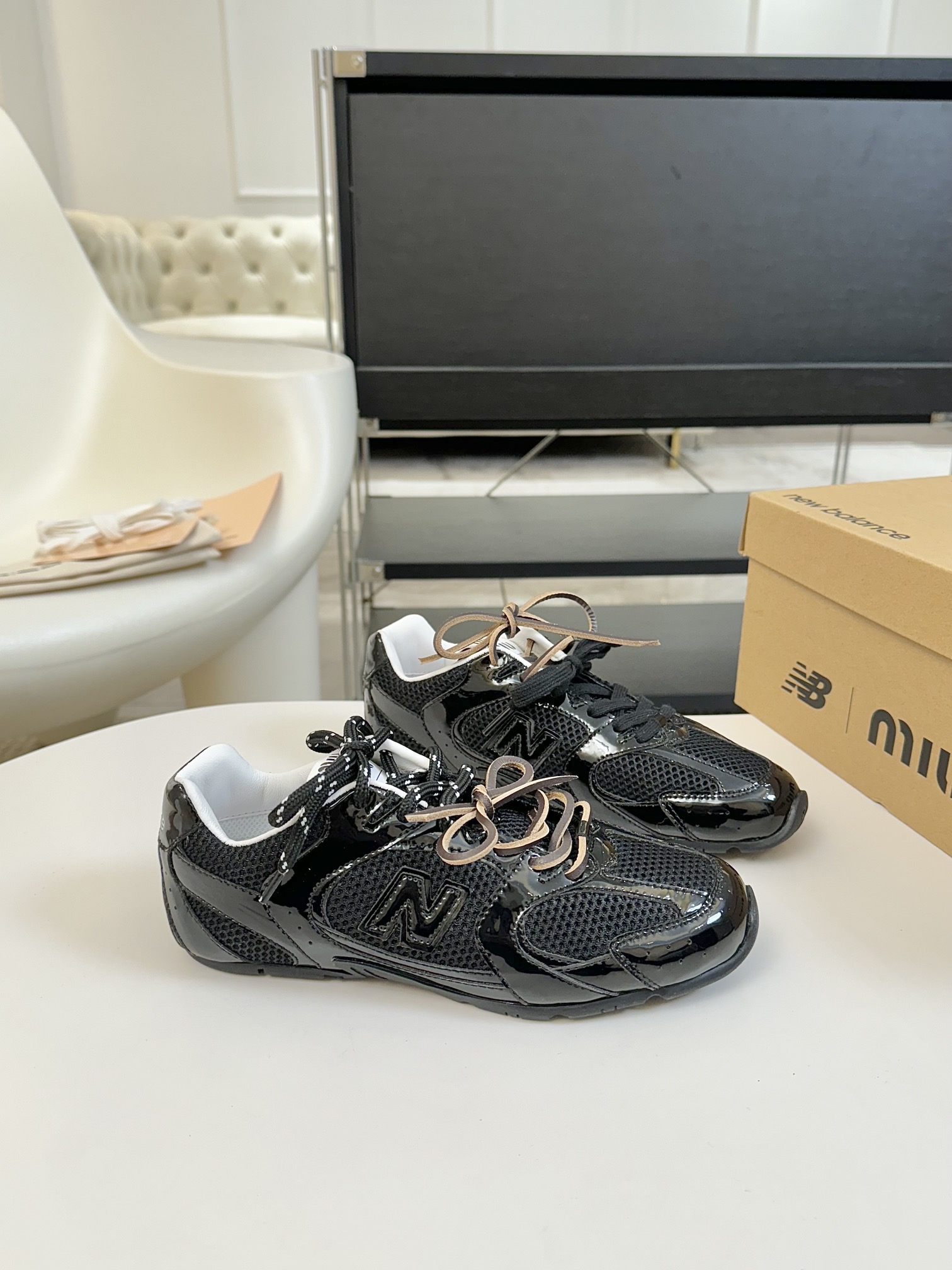 
MIU MIU✖️NEW BALANCE 530 缪缪 纽巴伦联名ss 25 春夏系列复古 运动鞋

