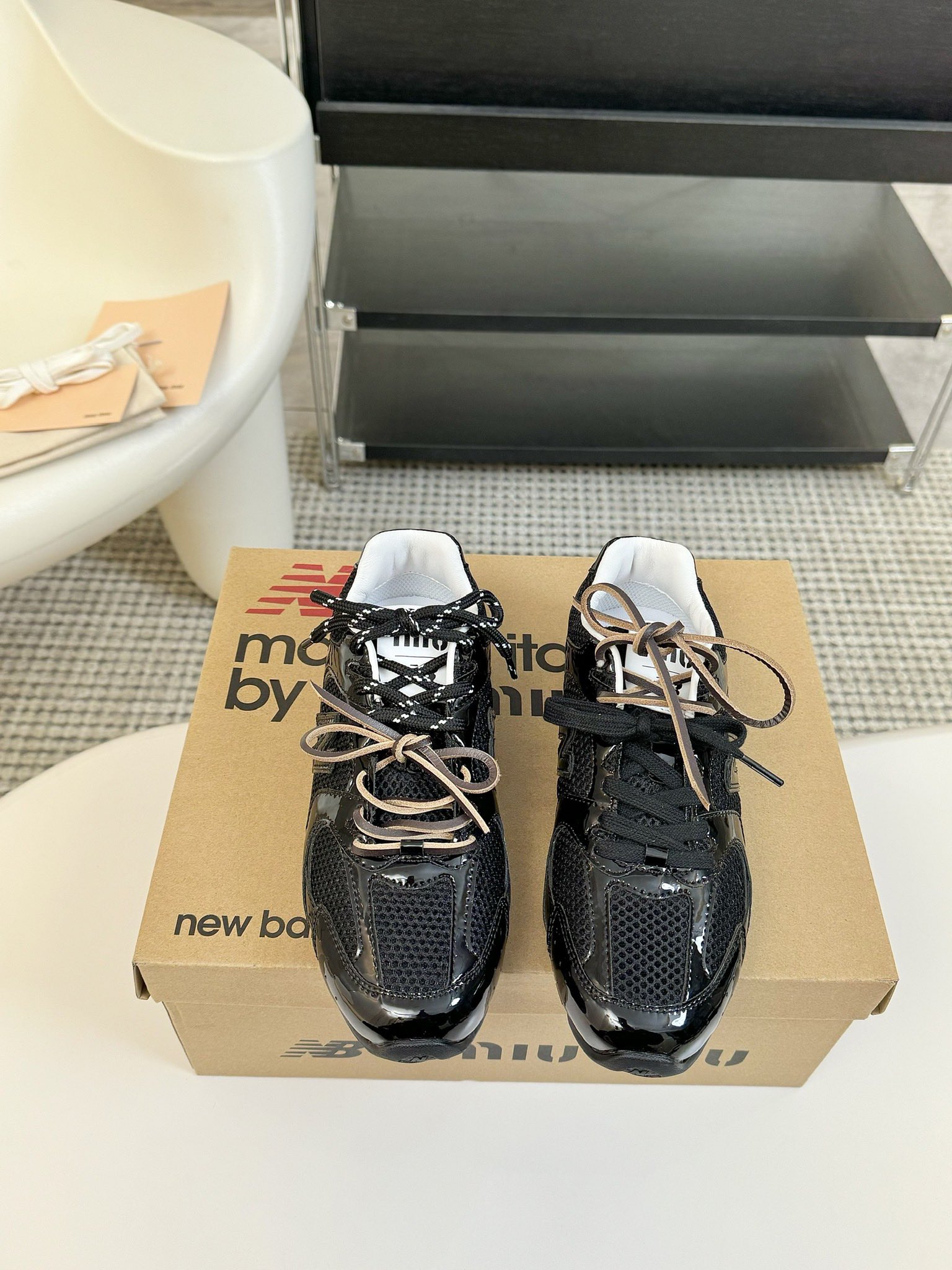 
MIU MIU✖️NEW BALANCE 530 缪缪 纽巴伦联名ss 25 春夏系列复古 运动鞋

