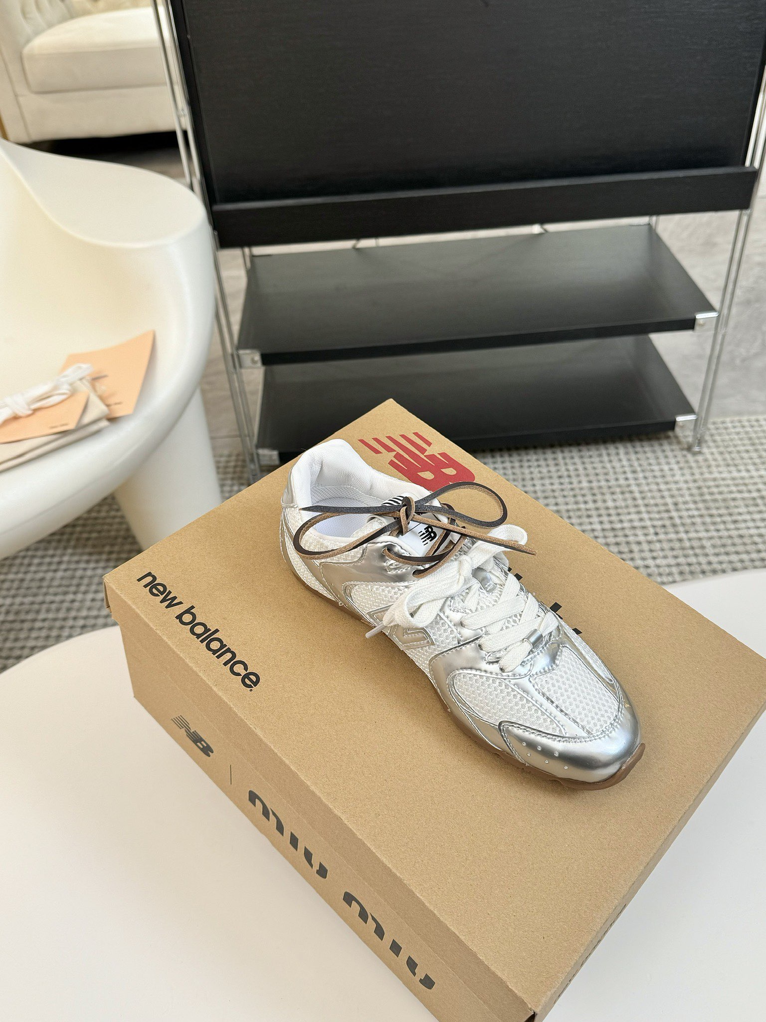 
MIU MIU✖️NEW BALANCE 530 缪缪 纽巴伦联名ss 25 春夏系列复古 运动鞋

