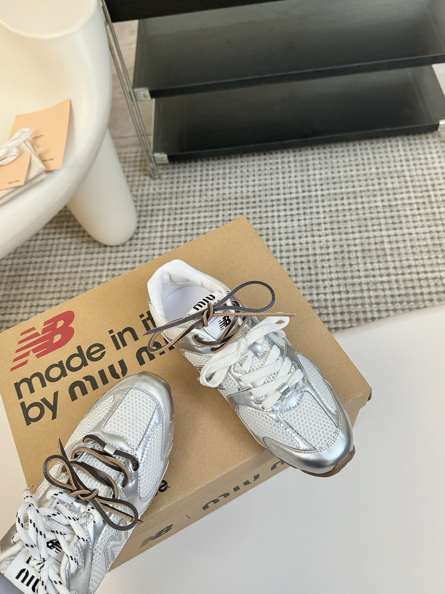 
MIU MIU✖️NEW BALANCE 530 缪缪 纽巴伦联名ss 25 春夏系列复古 运动鞋

