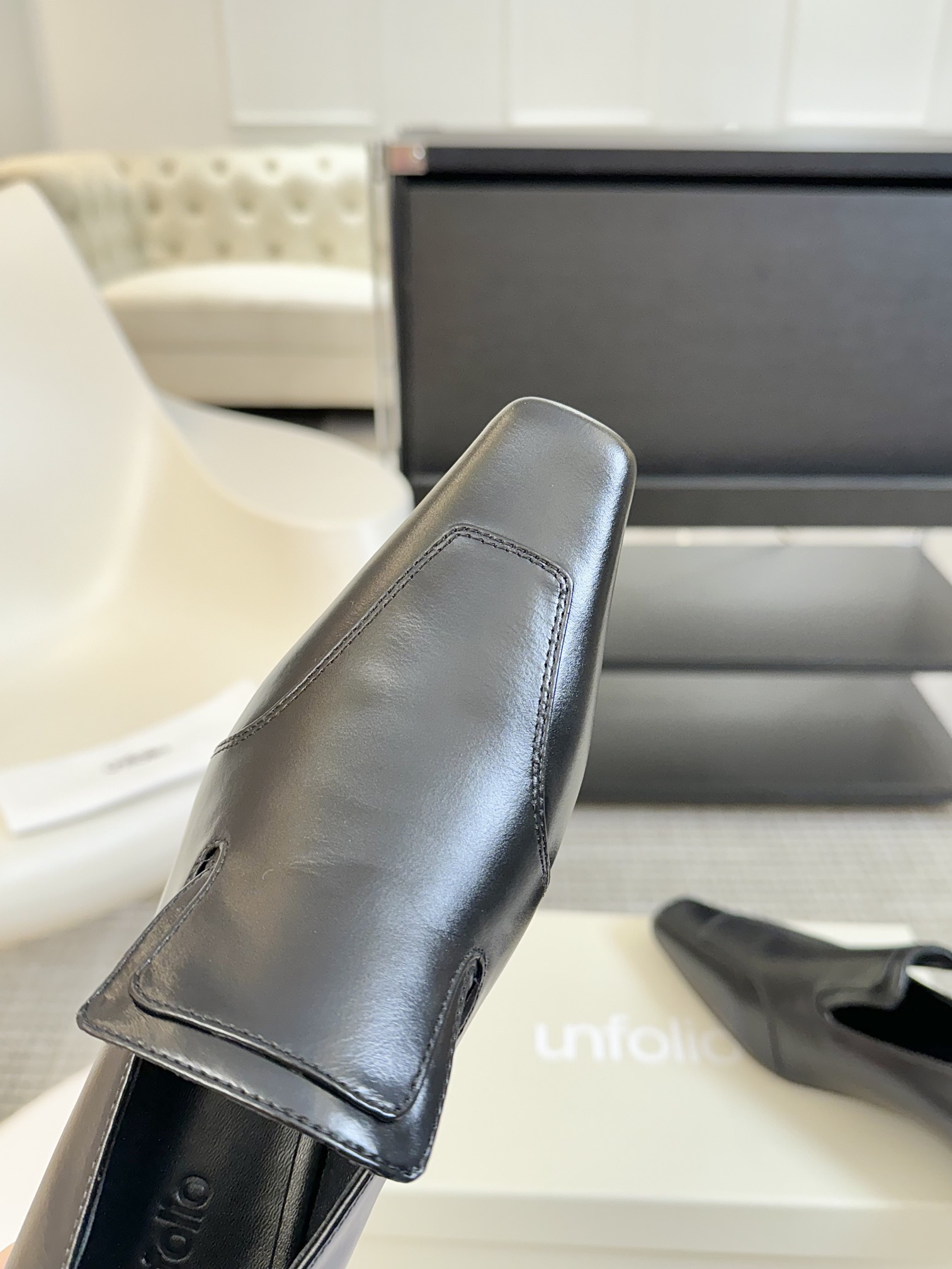 
UNFOLIO 小众潮牌 24ss秋冬新款 复古深口单鞋

把实穿主义与个性时髦拿捏得恰到好处 通勤和
