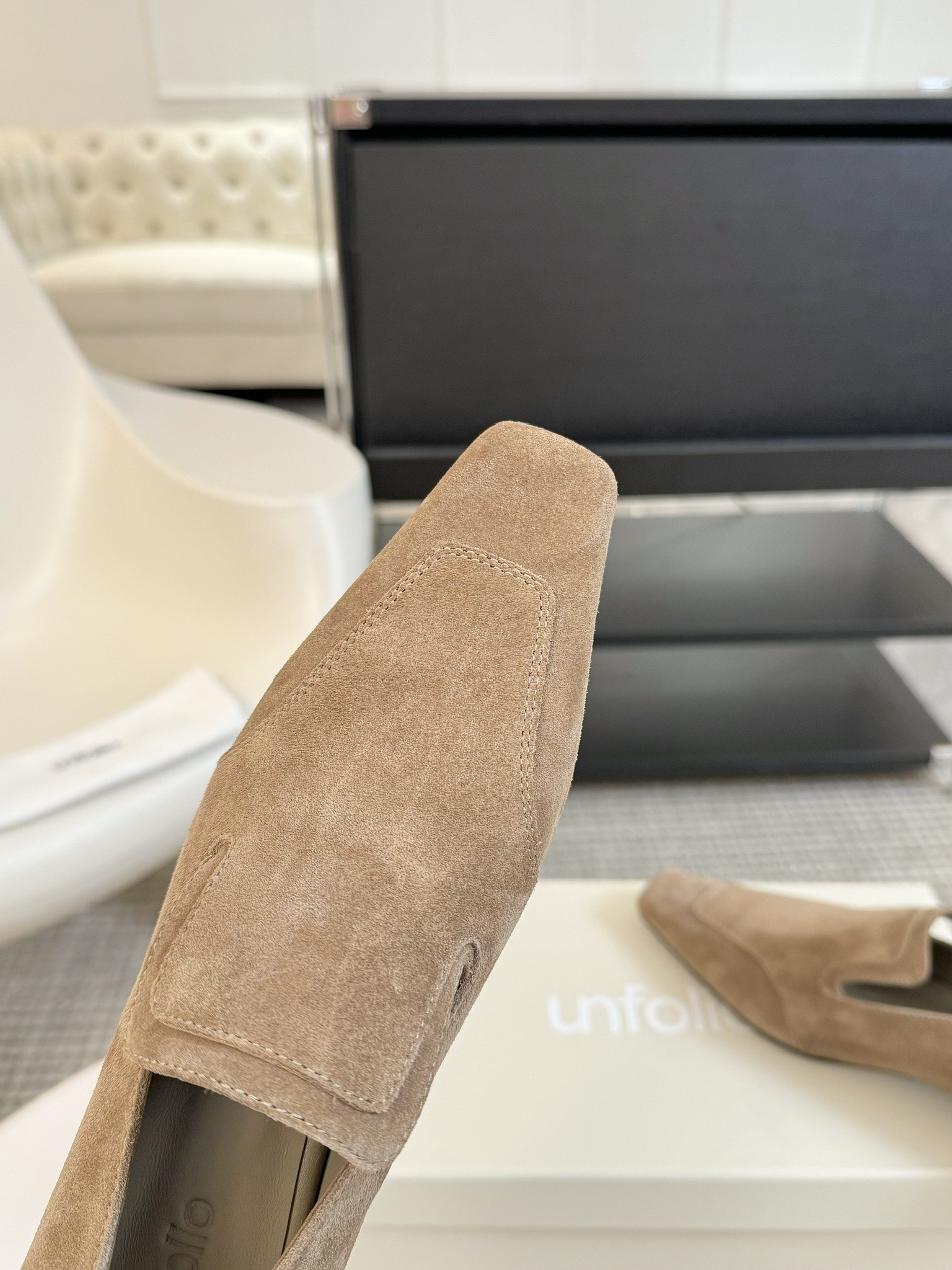 
UNFOLIO 小众潮牌 24ss秋冬新款 复古深口单鞋

把实穿主义与个性时髦拿捏得恰到好处 通勤和