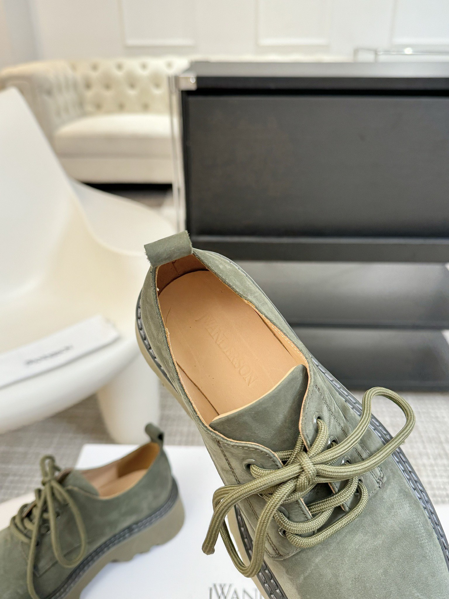 
JW Anderson 25春夏新款走秀款松糕厚底圆头休闲鞋！英国小众品牌独特而不夸张的设计、不易撞款