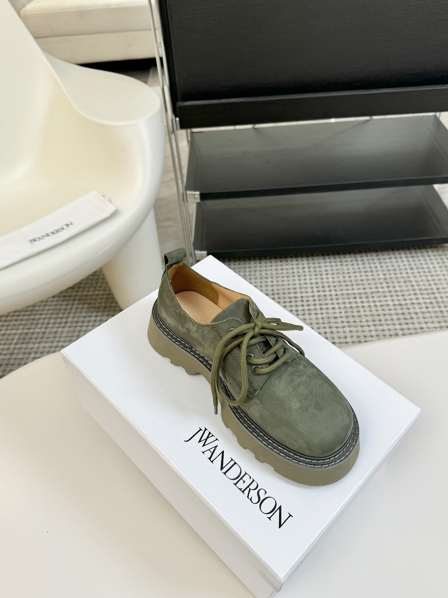 
JW Anderson 25春夏新款走秀款松糕厚底圆头休闲鞋！英国小众品牌独特而不夸张的设计、不易撞款