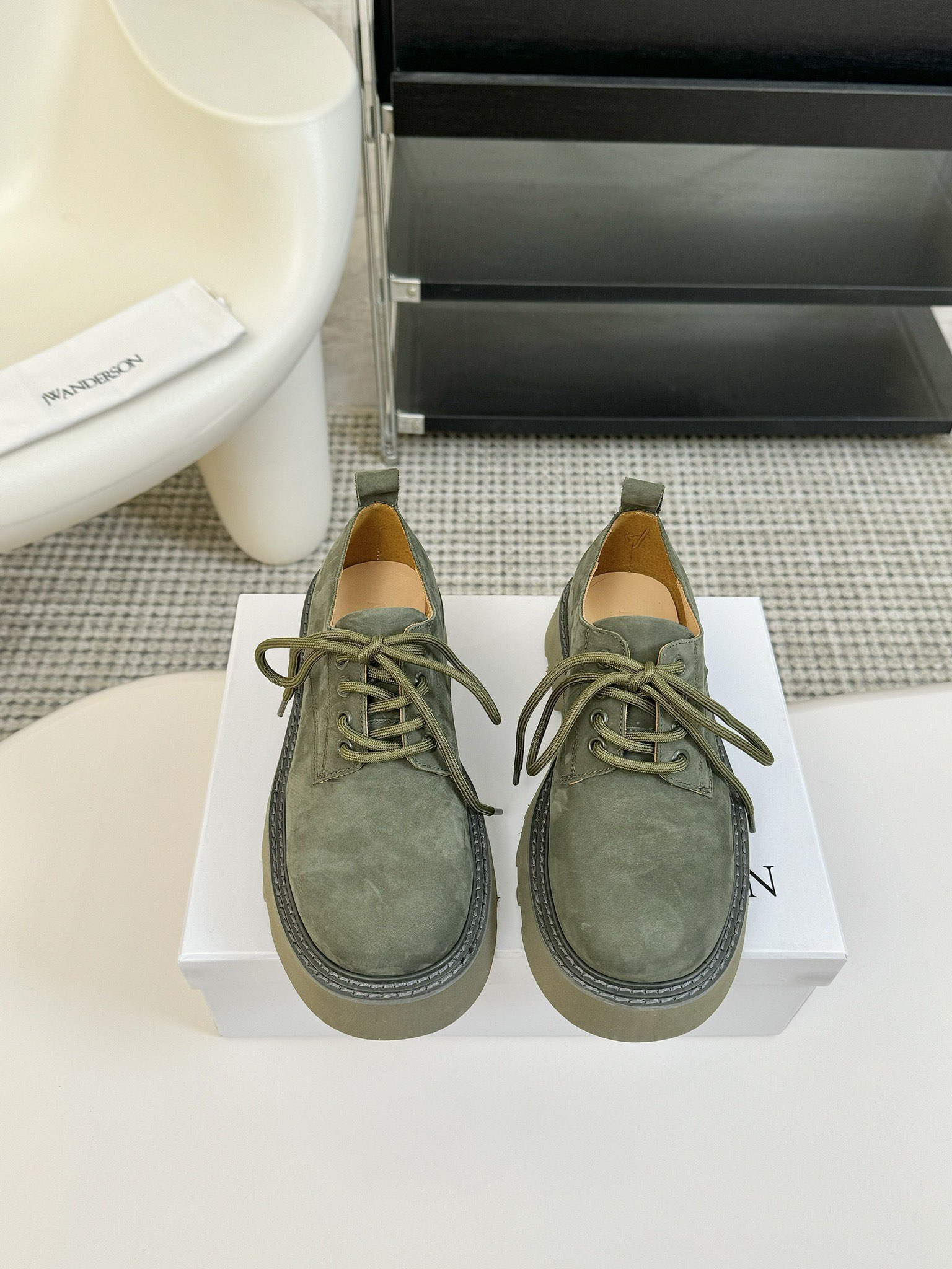 
JW Anderson 25春夏新款走秀款松糕厚底圆头休闲鞋！英国小众品牌独特而不夸张的设计、不易撞款