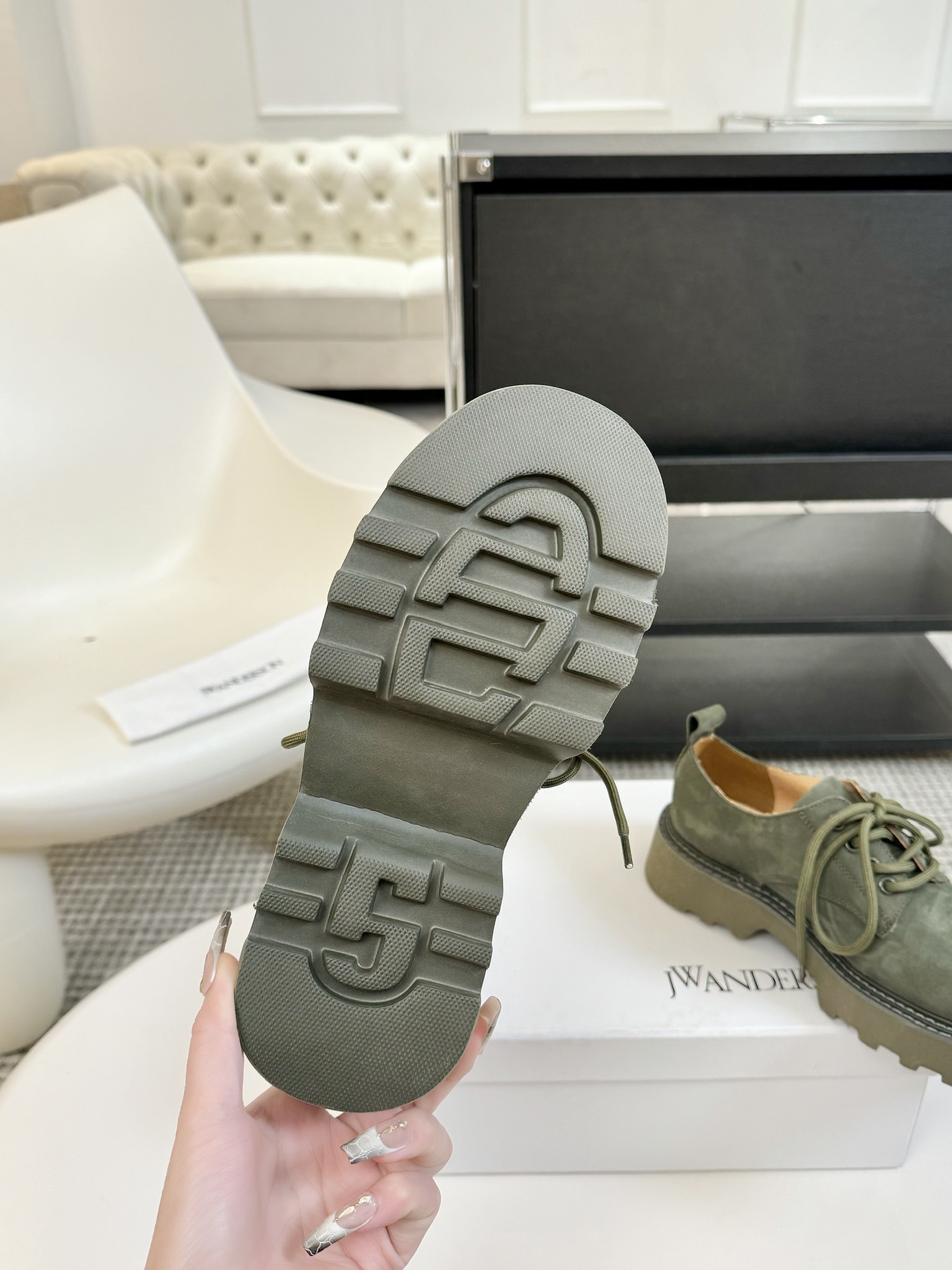 
JW Anderson 25春夏新款走秀款松糕厚底圆头休闲鞋！英国小众品牌独特而不夸张的设计、不易撞款