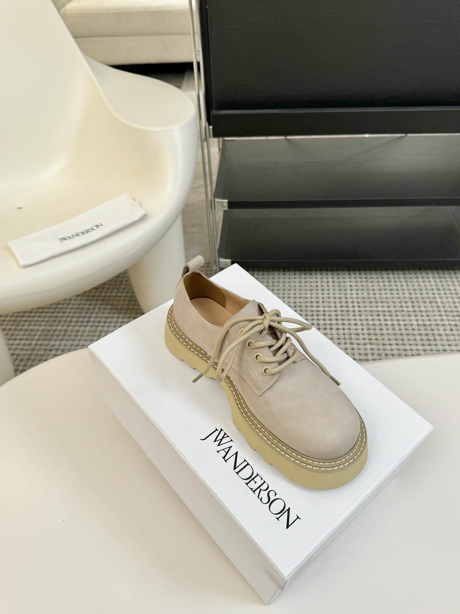 
JW Anderson 25春夏新款走秀款松糕厚底圆头休闲鞋！英国小众品牌独特而不夸张的设计、不易撞款