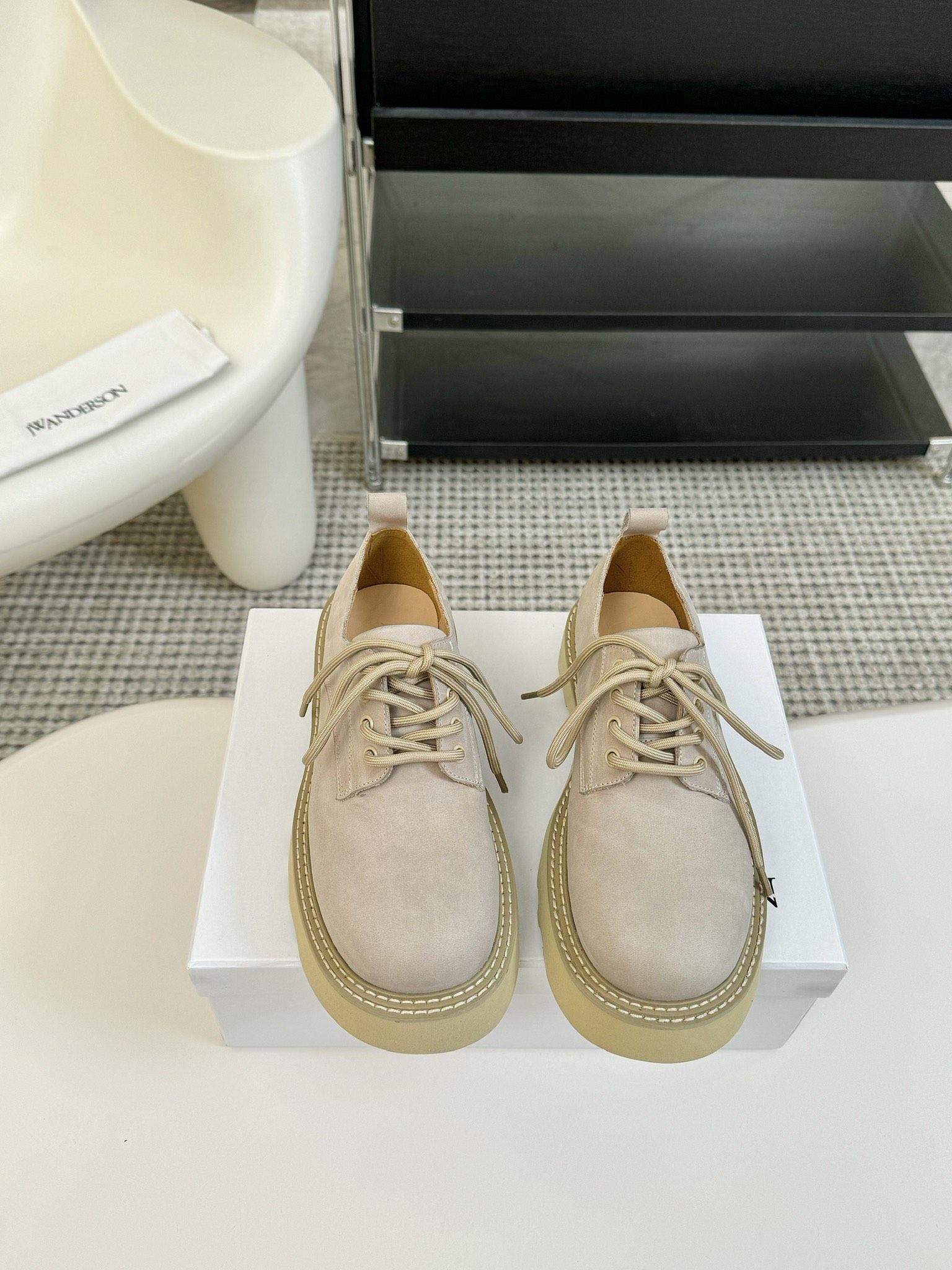 
JW Anderson 25春夏新款走秀款松糕厚底圆头休闲鞋！英国小众品牌独特而不夸张的设计、不易撞款
