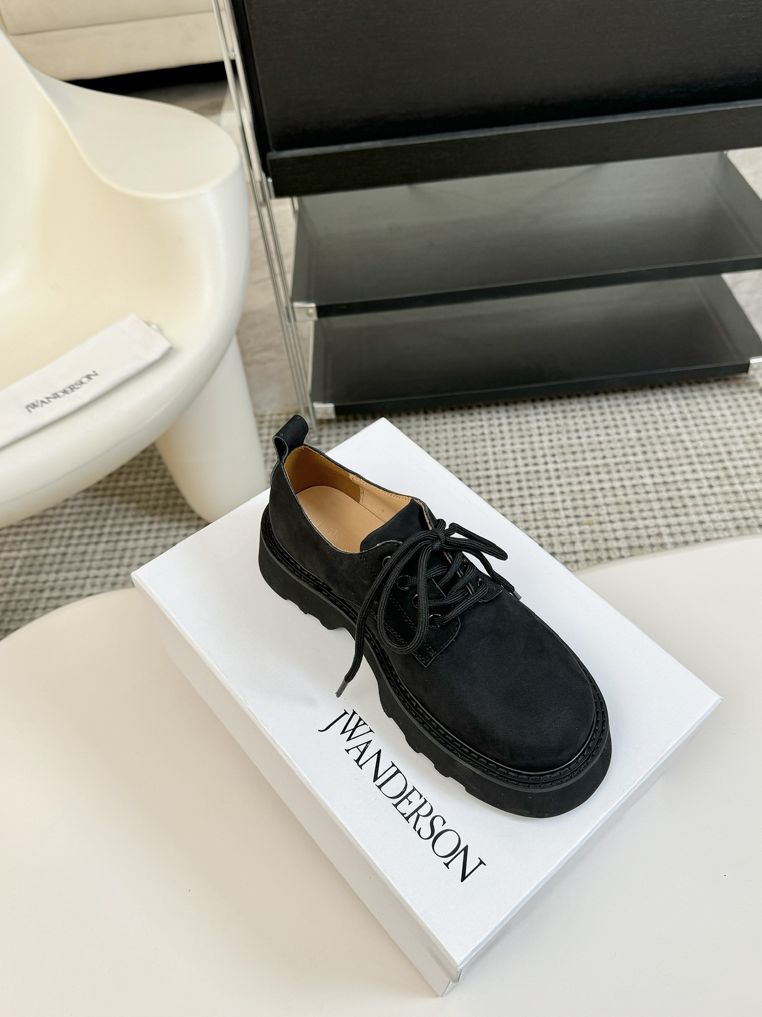 
JW Anderson 25春夏新款走秀款松糕厚底圆头休闲鞋！英国小众品牌独特而不夸张的设计、不易撞款