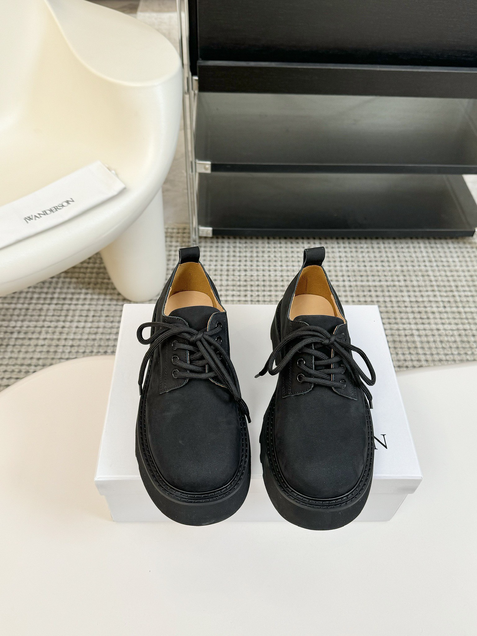 
JW Anderson 25春夏新款走秀款松糕厚底圆头休闲鞋！英国小众品牌独特而不夸张的设计、不易撞款