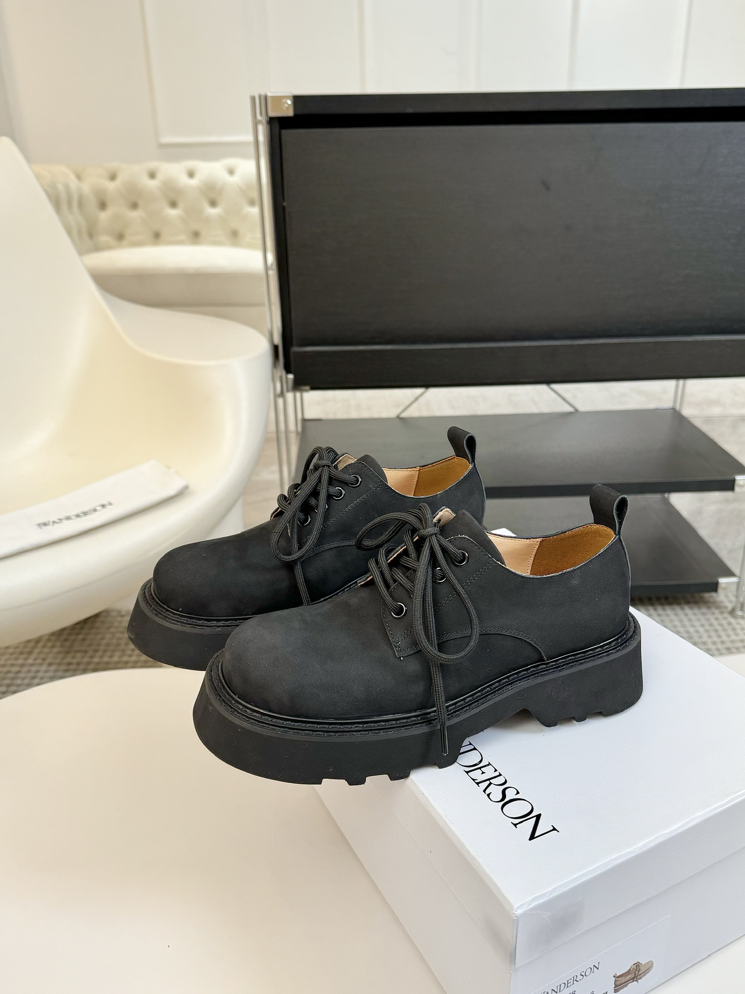 
JW Anderson 25春夏新款走秀款松糕厚底圆头休闲鞋！英国小众品牌独特而不夸张的设计、不易撞款