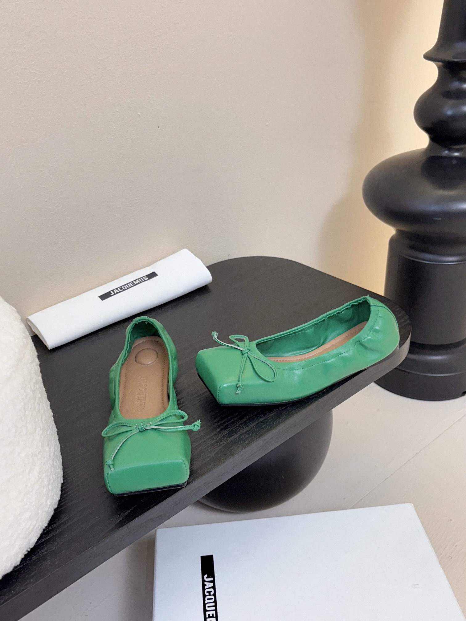 
jacquemus 25ss方头蝴蝶结半拖/单鞋

方头设计真的好时髦！牛仔裤 小裙子搭配不在话下！可