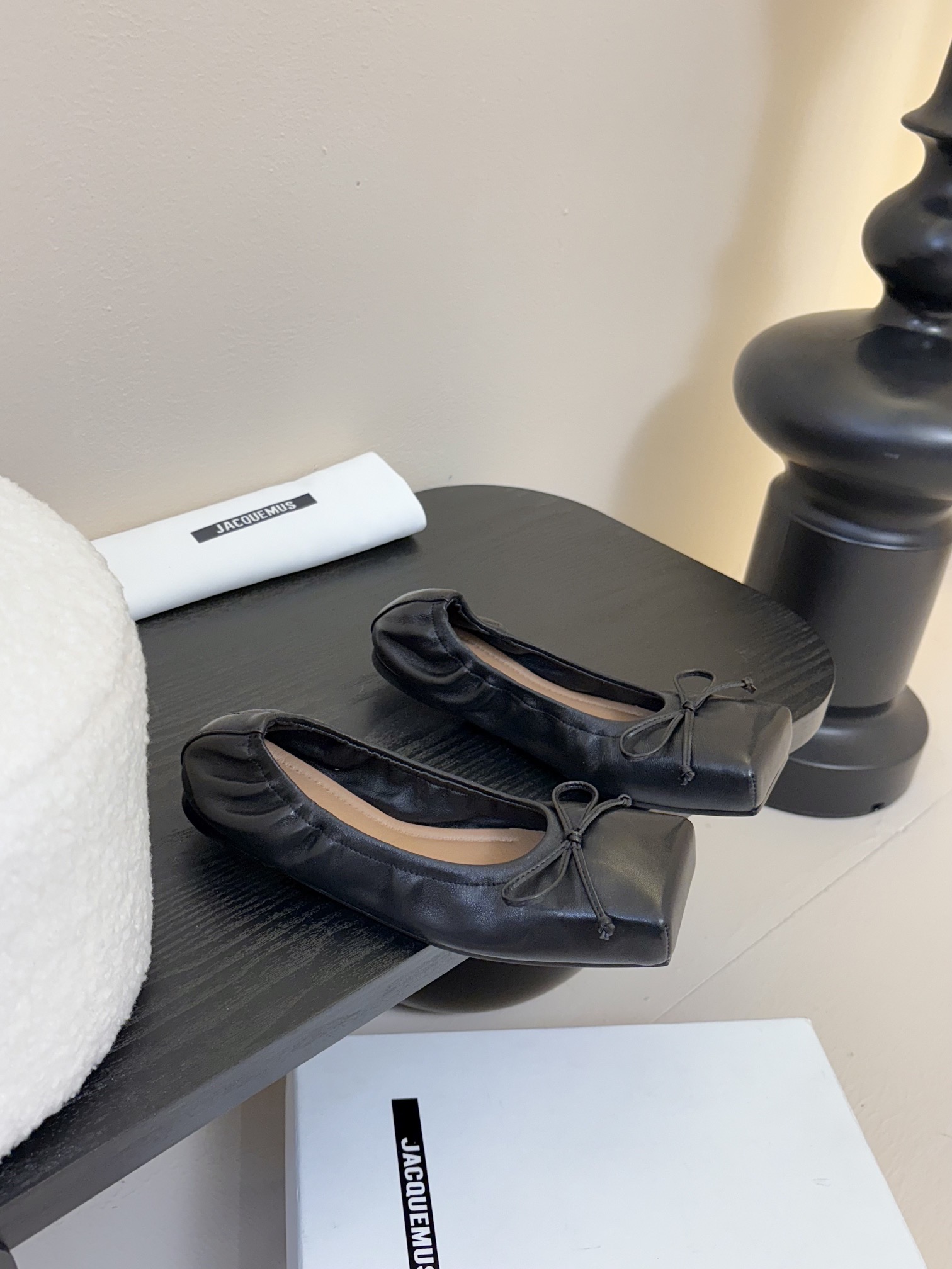 
jacquemus 25ss方头蝴蝶结半拖/单鞋

方头设计真的好时髦！牛仔裤 小裙子搭配不在话下！可