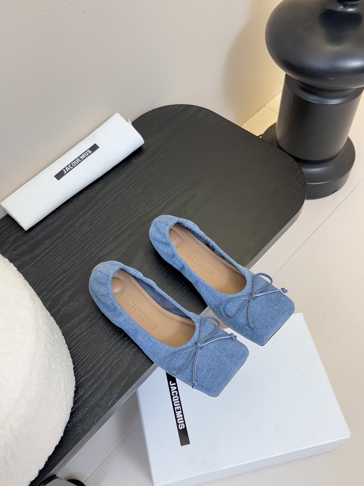 
jacquemus 25ss方头蝴蝶结半拖/单鞋

方头设计真的好时髦！牛仔裤 小裙子搭配不在话下！可
