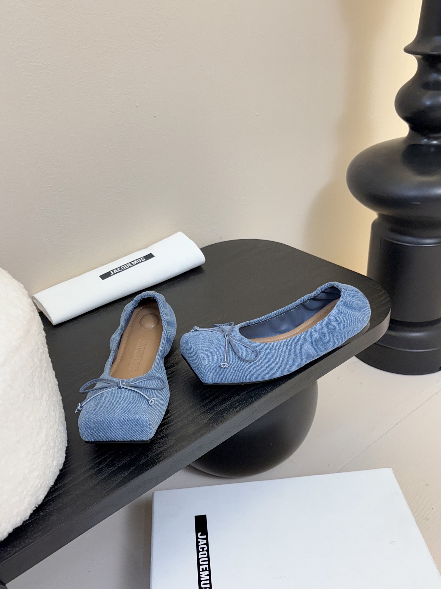 
jacquemus 25ss方头蝴蝶结半拖/单鞋

方头设计真的好时髦！牛仔裤 小裙子搭配不在话下！可