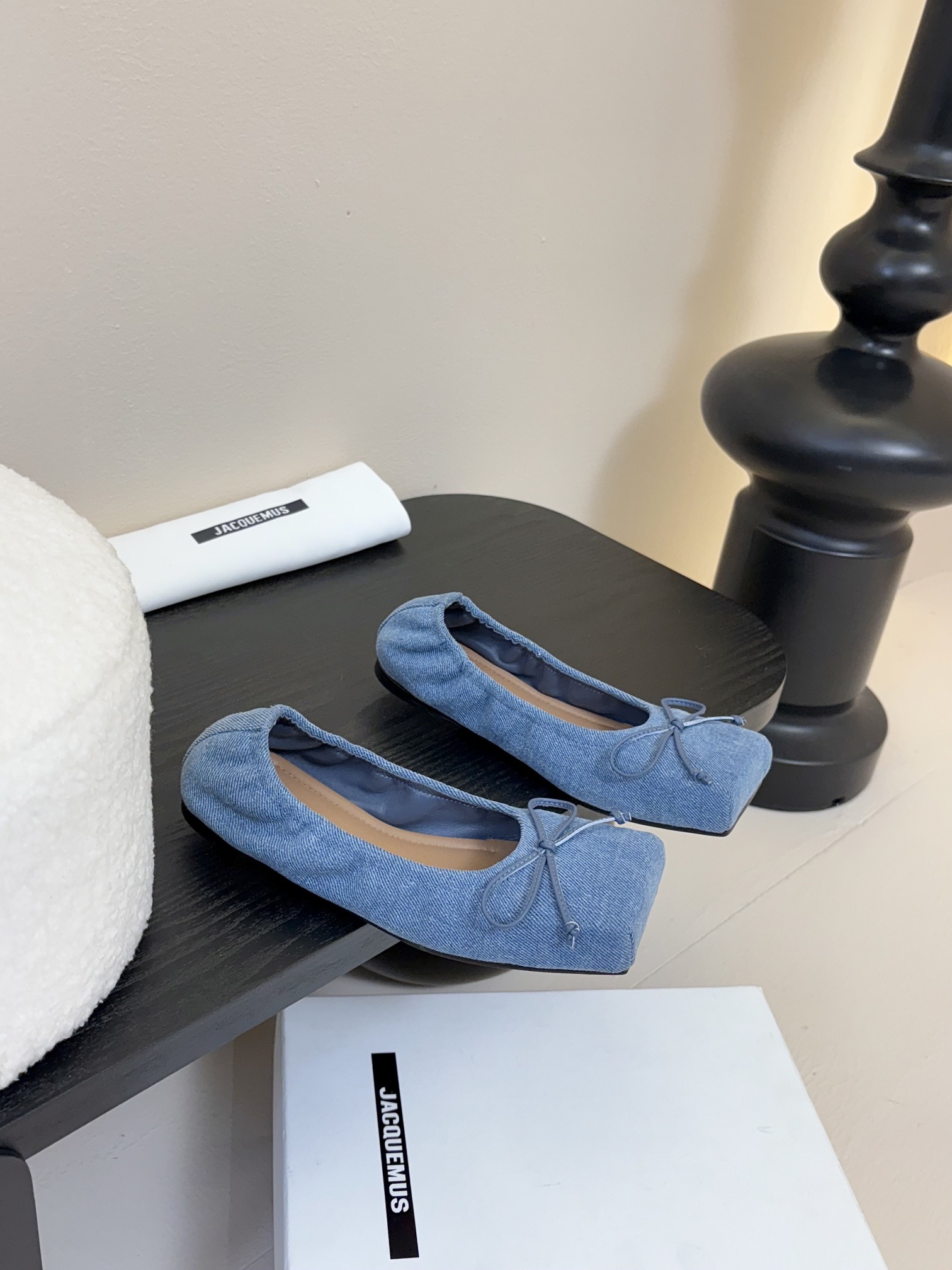 
jacquemus 25ss方头蝴蝶结半拖/单鞋

方头设计真的好时髦！牛仔裤 小裙子搭配不在话下！可