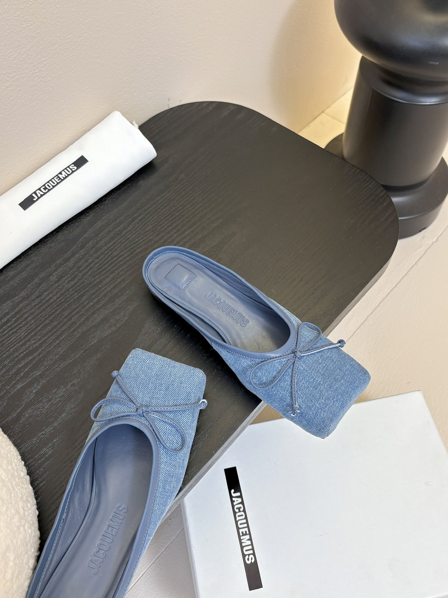 
jacquemus 25ss方头蝴蝶结半拖/单鞋

方头设计真的好时髦！牛仔裤 小裙子搭配不在话下！可