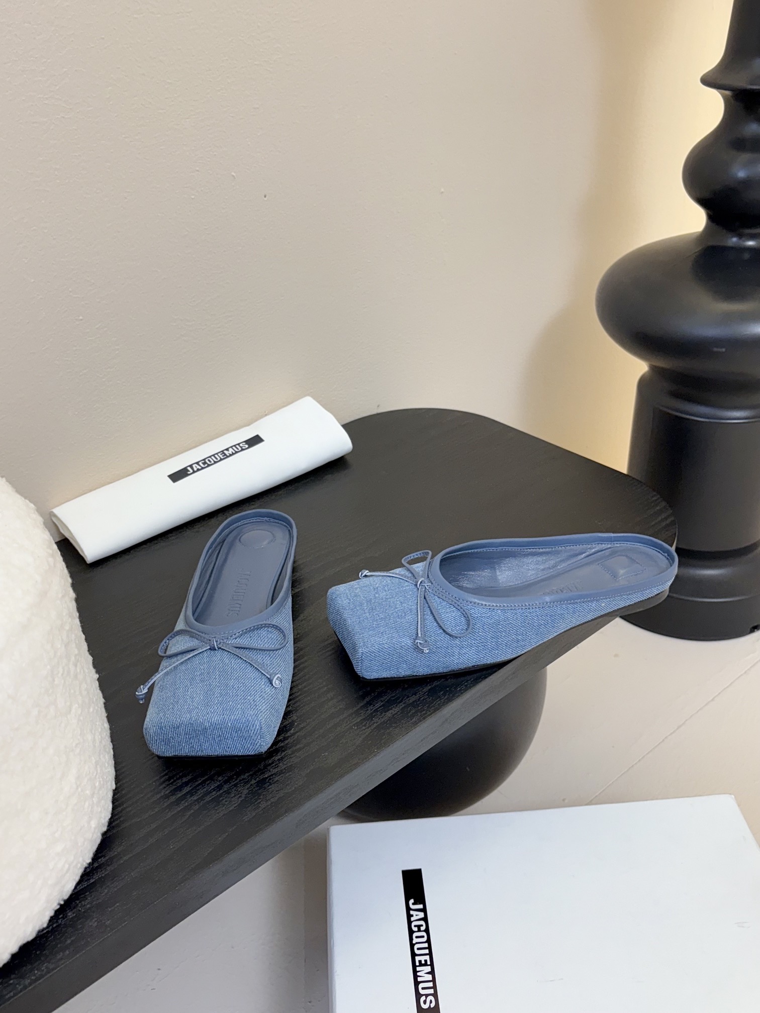 
jacquemus 25ss方头蝴蝶结半拖/单鞋

方头设计真的好时髦！牛仔裤 小裙子搭配不在话下！可