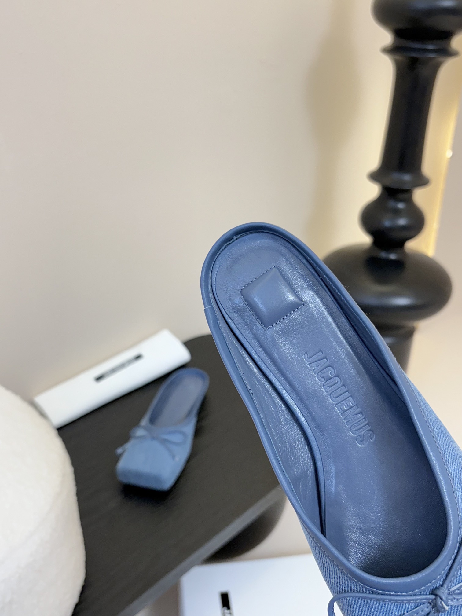 
jacquemus 25ss方头蝴蝶结半拖/单鞋

方头设计真的好时髦！牛仔裤 小裙子搭配不在话下！可