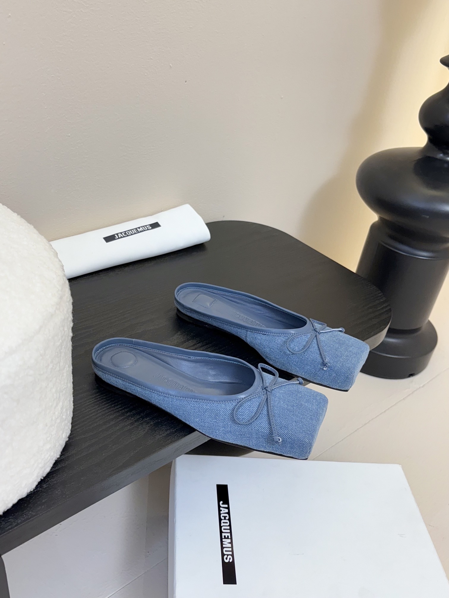 
jacquemus 25ss方头蝴蝶结半拖/单鞋

方头设计真的好时髦！牛仔裤 小裙子搭配不在话下！可