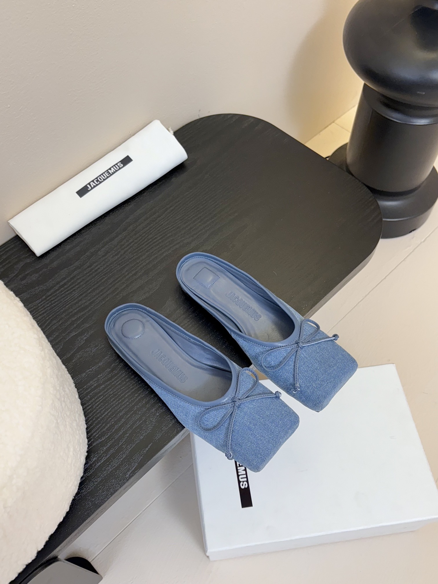 
jacquemus 25ss方头蝴蝶结半拖/单鞋

方头设计真的好时髦！牛仔裤 小裙子搭配不在话下！可