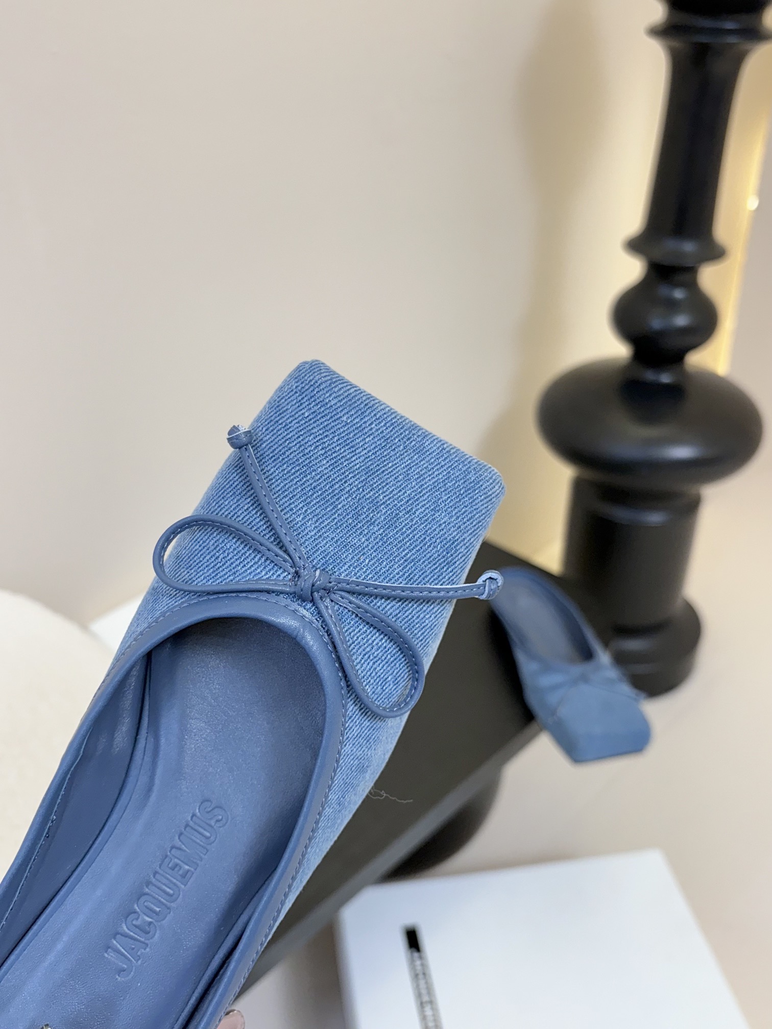 
jacquemus 25ss方头蝴蝶结半拖/单鞋

方头设计真的好时髦！牛仔裤 小裙子搭配不在话下！可